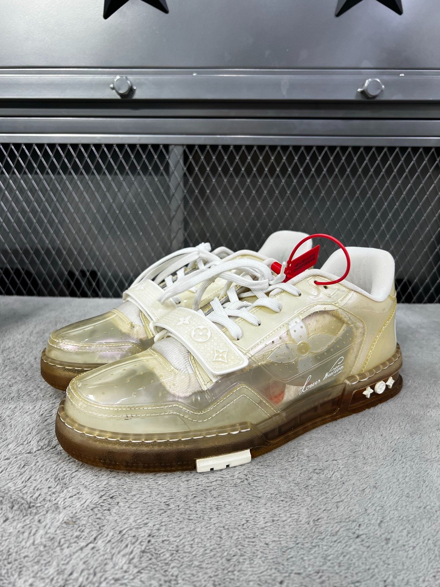 Louis Vuitton Louis Vuitton Training White Lowtop Sneakers 42 Men Size US 9 / EU 42 - 1 Thumbnail