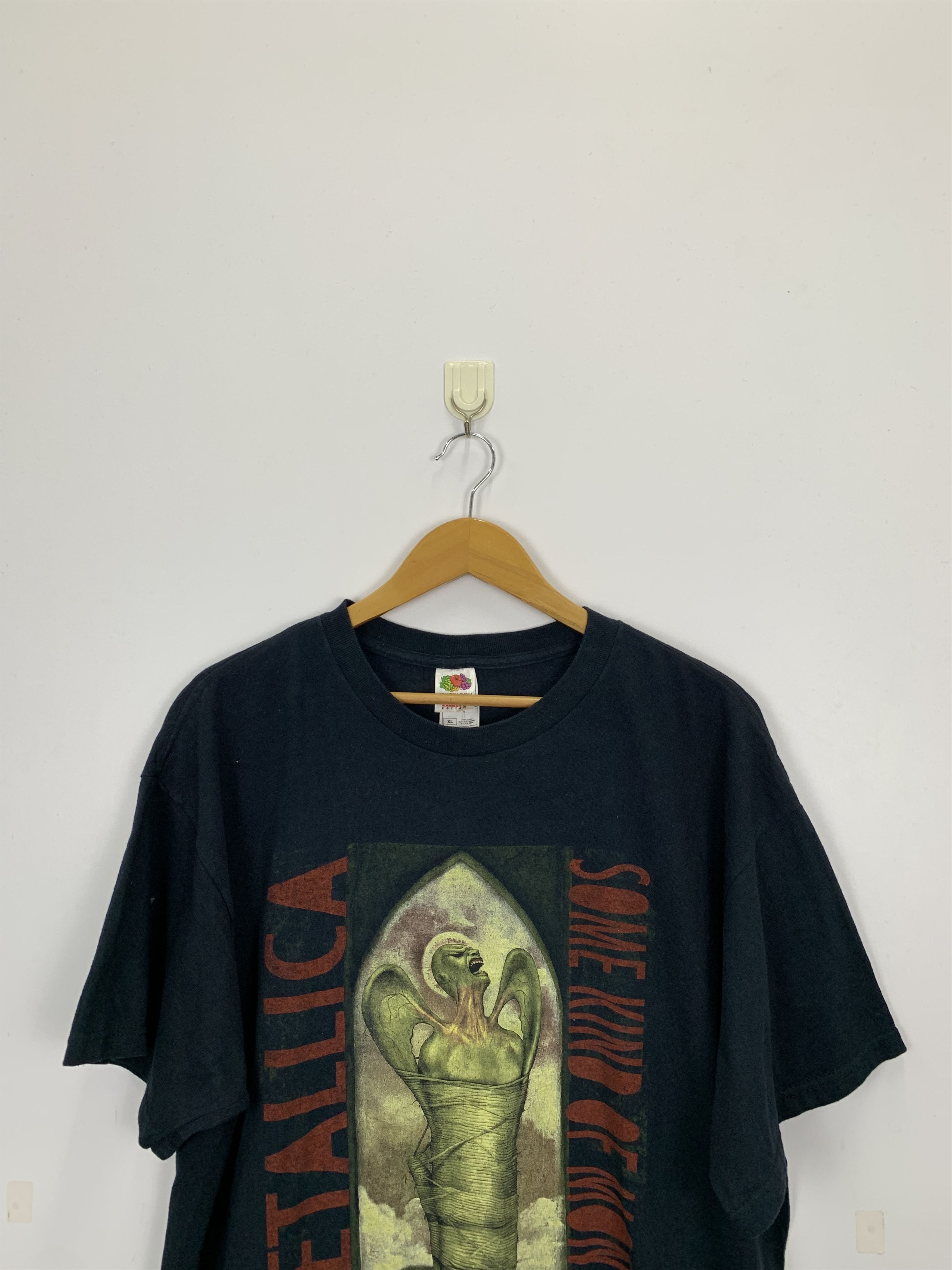 Band Tees Vintage 2000s Metallica Band T Shirt TA0186 Size US XL / EU 56 / 4 - 2 Thumbnail