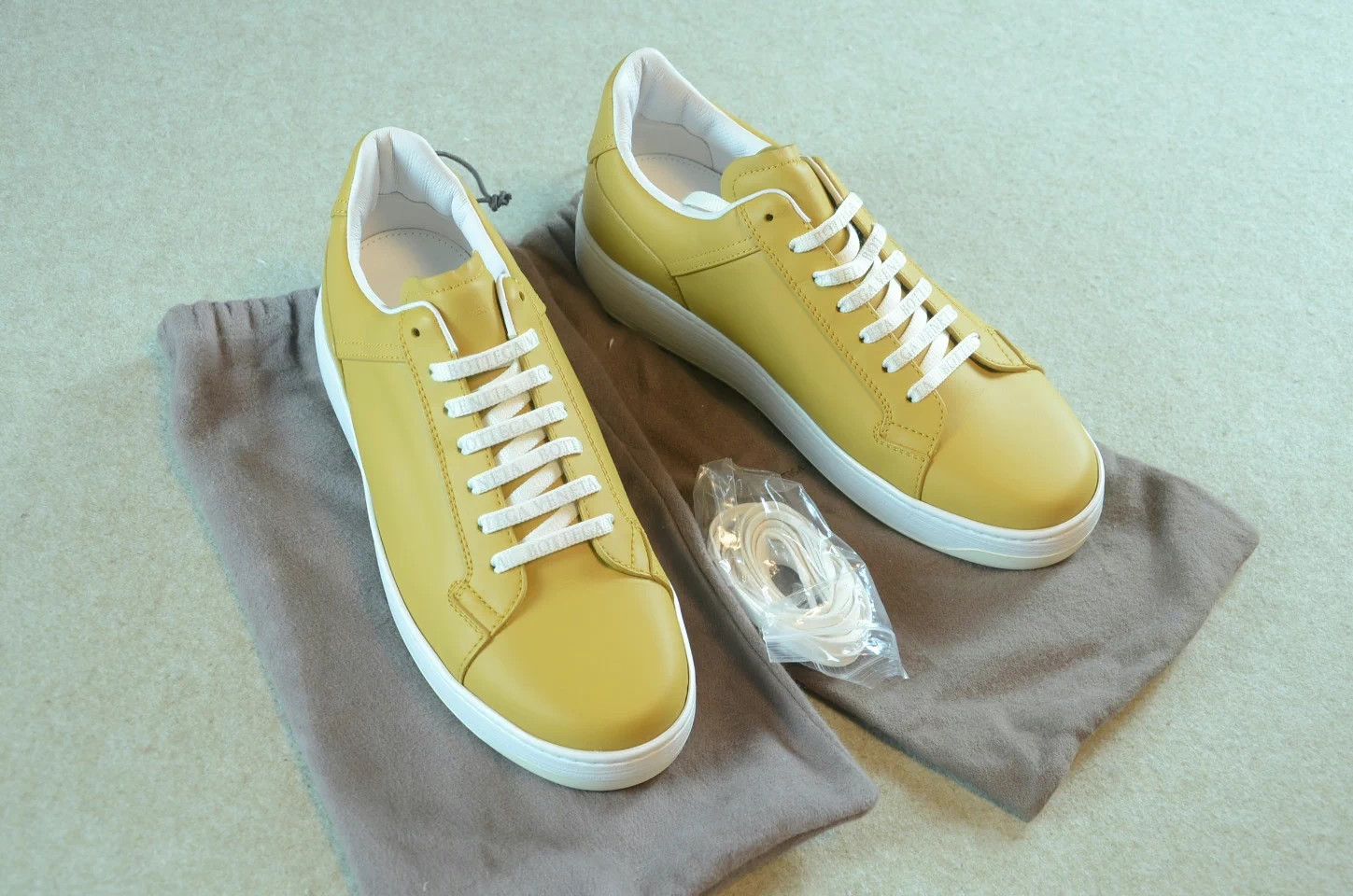 Bottega Veneta Bottega Veneta Full Leather Low Top Sneaker Size US 10 / EU 43 - 1 Thumbnail