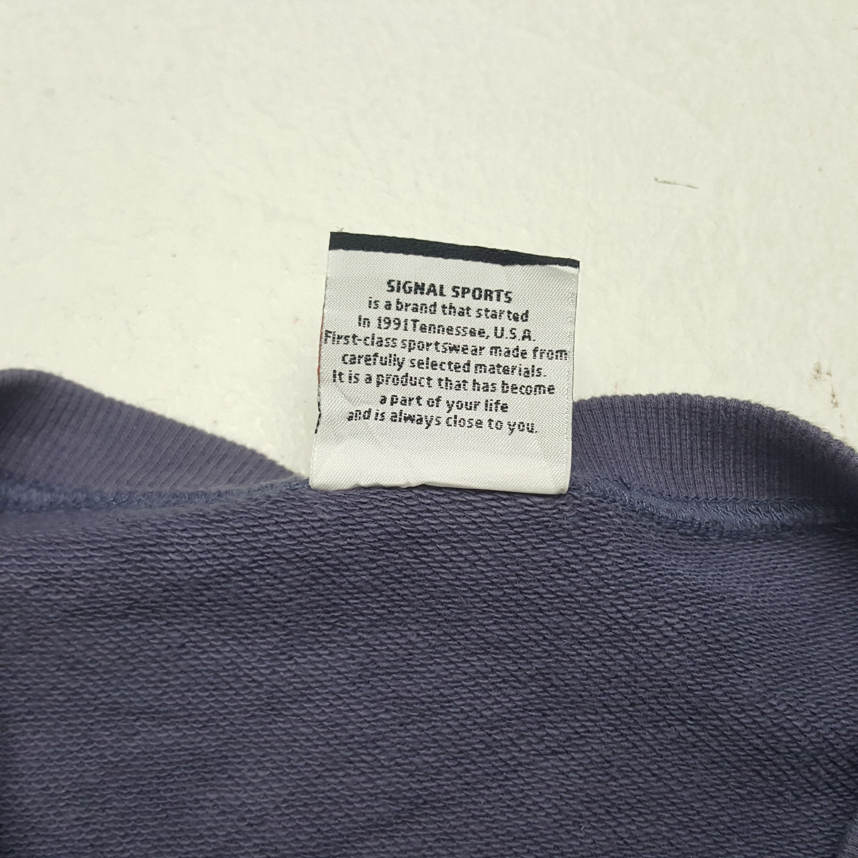 Vintage Vintage MASSACHUSETTS Sportswear Sweatshirts Size US XL / EU 56 / 4 - 5 Thumbnail