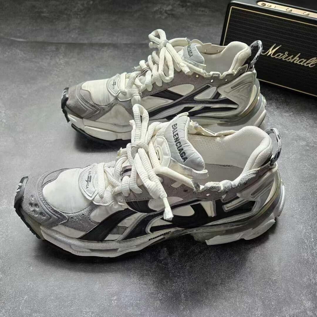 Balenciaga Balenciaga Running Black Lowtop Sneakers 44 Men Size US 10.5 / EU 43-44 - 1 Thumbnail