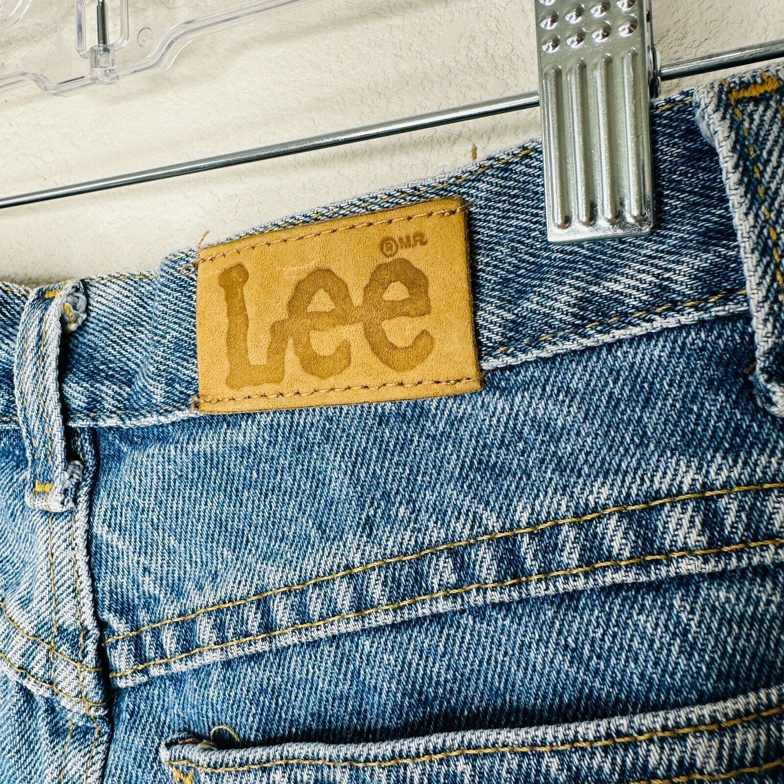 Lee Lee Blue Wash High Waist Raw Hem High Rise Jean Shorts 10 Size 32" / US 10 / IT 46 - 4 Thumbnail