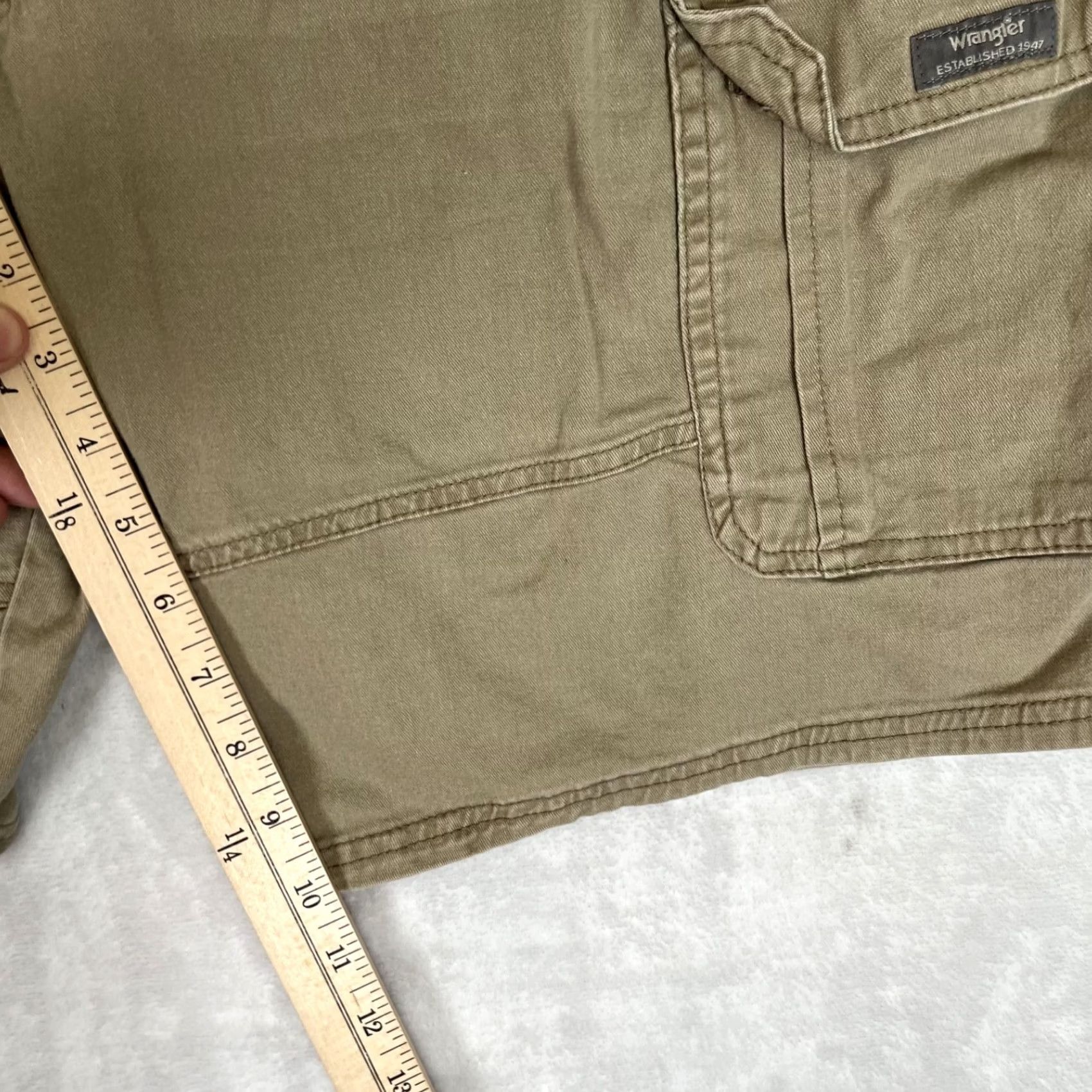 Wrangler VINTAGE Wrangler Shorts Mens 44 Khaki Brown Cargo Stretch 10 Inseam Utility Y2K Size US 44 / EU 60 - 4 Thumbnail