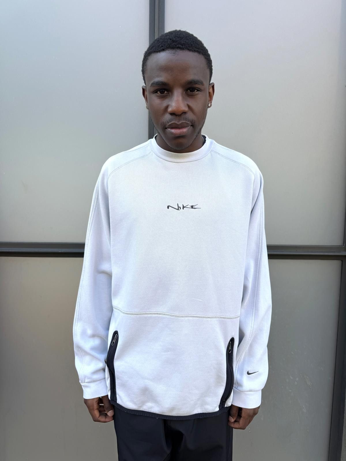 Nike Early 2000’s Nike Spellout Stash Pocket Crewneck Size US L / EU 52-54 / 3 - 2 Thumbnail