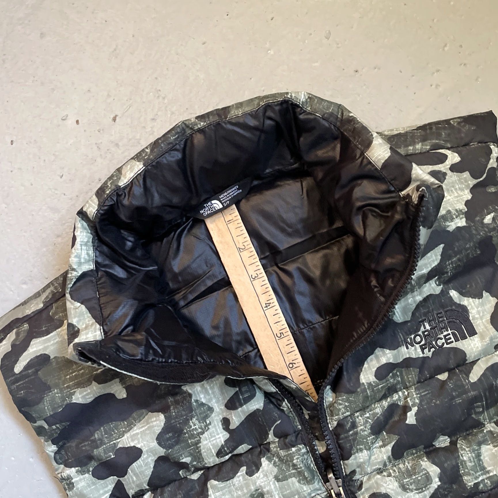 The North Face VINTAGE The North Face 550 Down Puffer Camouflage Full Zip Vest Men’s Small Size US S / EU 44-46 / 1 - 5 Thumbnail