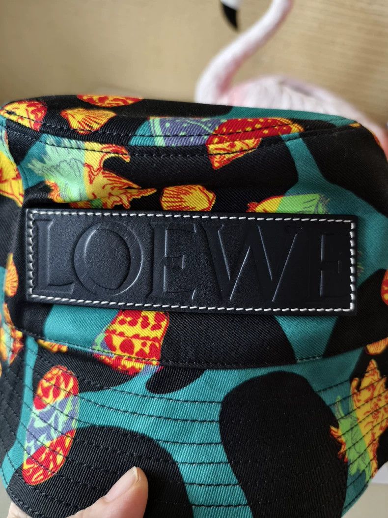 Loewe LOEWE size 59 Large lettered leather label. Black base, spr Size ONE SIZE - 2 Thumbnail