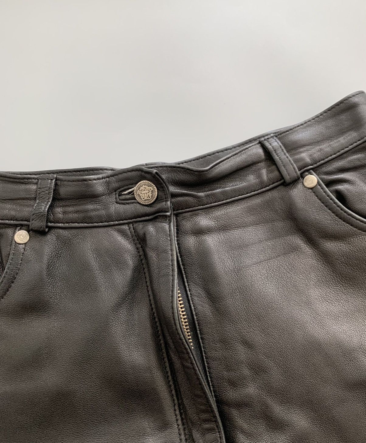 Versace Vintage Versace Leather Pants Y2K streetwear Size 27" / US 4 / IT 40 - 13 Thumbnail