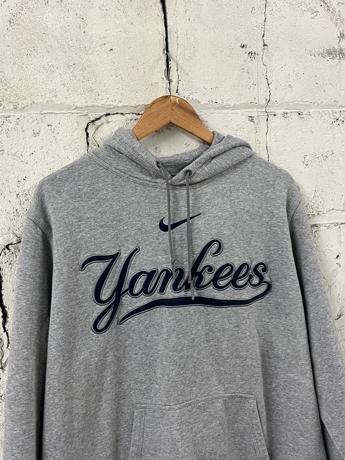 Nike NY Yankees y2k Nike center swoosh hoodie rare streetwear Size US XXL / EU 58 / 5 - 5 Thumbnail