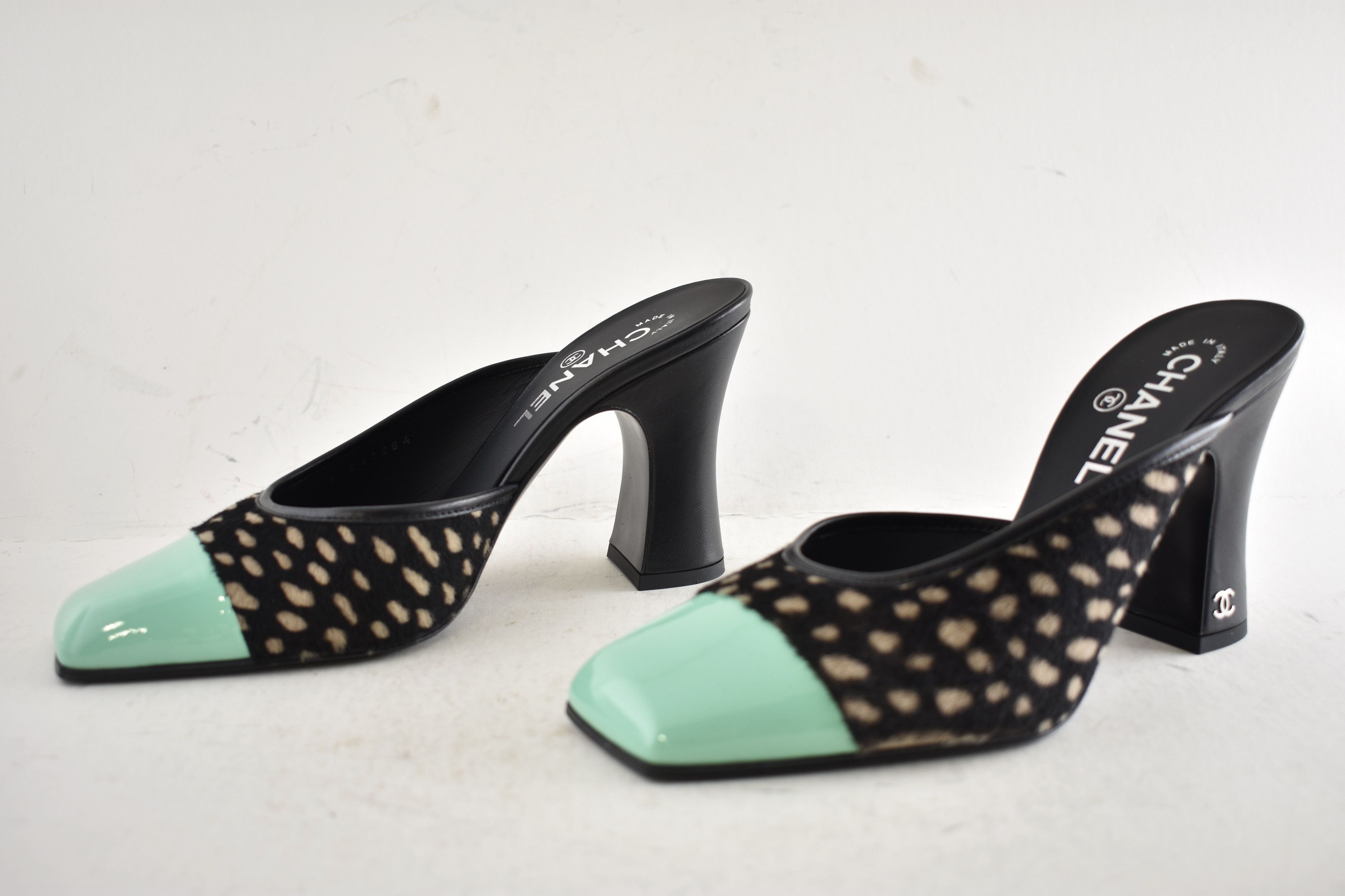 Chanel 26S Blazy White Pony Fur Green Block Heel Pump Mule 36 Size US 6 / IT 36 - 16 Thumbnail