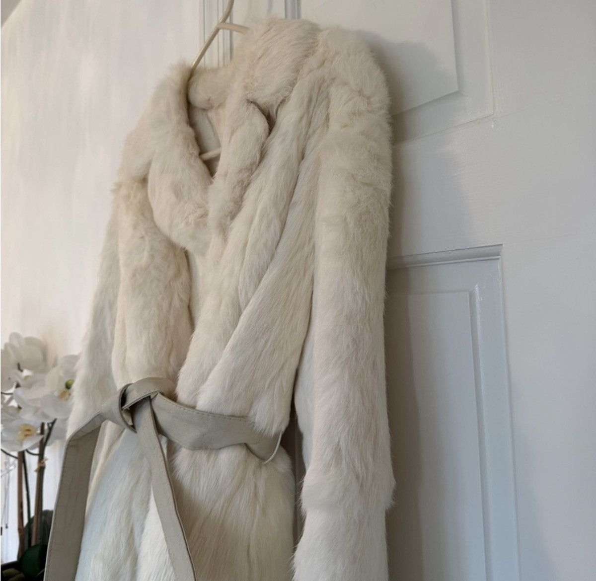 Vintage Vintage 70s Ivory Rabbit Fur Belted Coat (M) Size M / US 6-8 / IT 42-44 - 3 Thumbnail