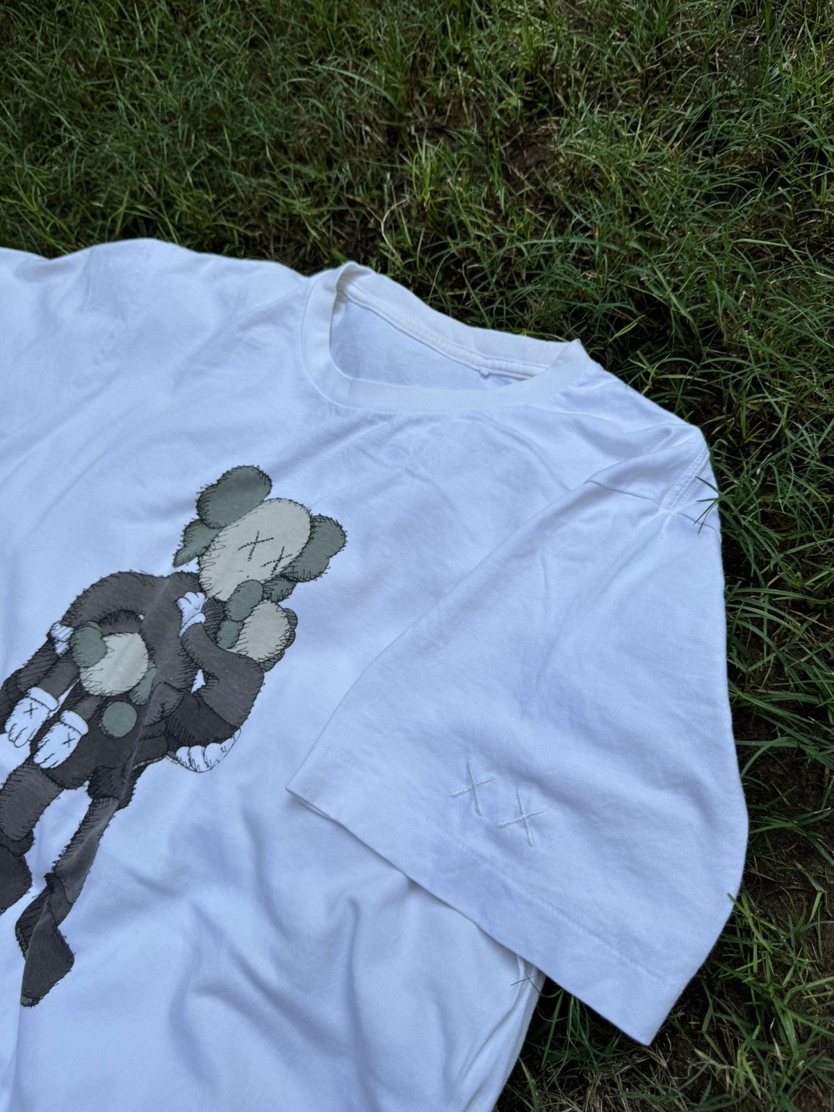 Kaws KAWS x UNIQLO Clean Slate UT SS19 T-shirt The t-shirt Size US M / EU 48-50 / 2 - 5 Thumbnail