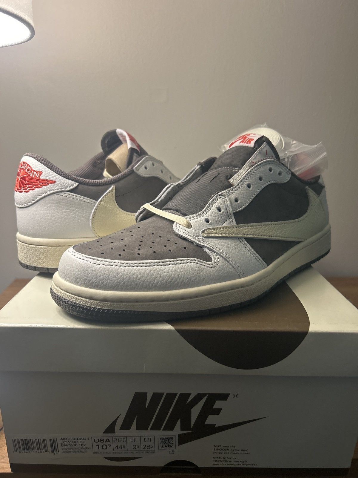 Jordan Brand × Travis Scott Travis Scott x Jordan 1 low Reverse Mocha Size US 10.5 / EU 43-44 - 1 Thumbnail