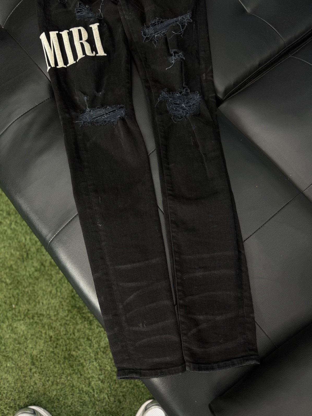 Amiri Amiri Logo Black White Patch Jeans Size 32 Pre Owned 🧼 Size US 32 / EU 48 - 2 Thumbnail