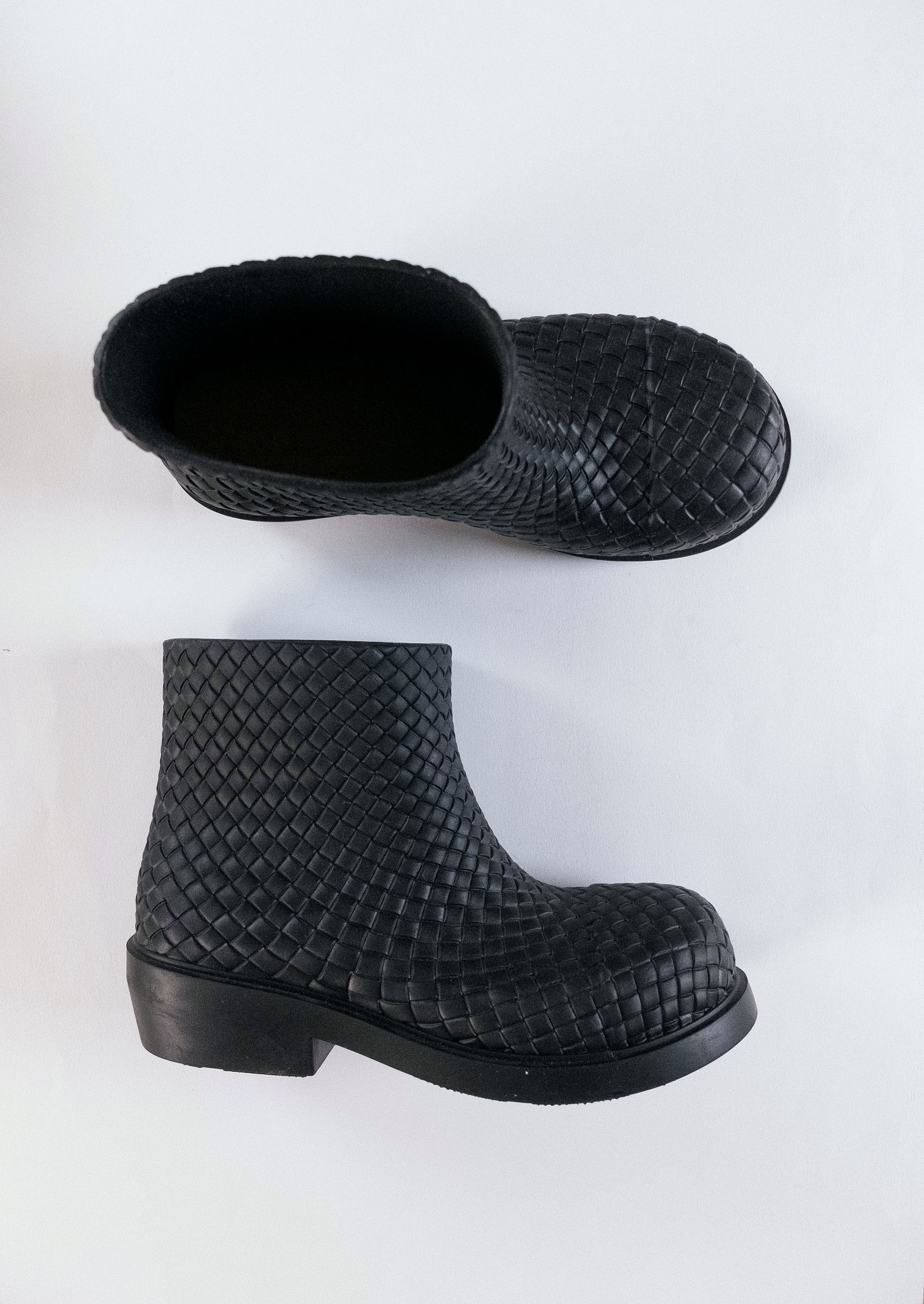 Bottega Veneta BOTTEGA VENETA Fireman black intrecciato rubber boots 8 / 41 Size US 8 / EU 41 - 4 Thumbnail