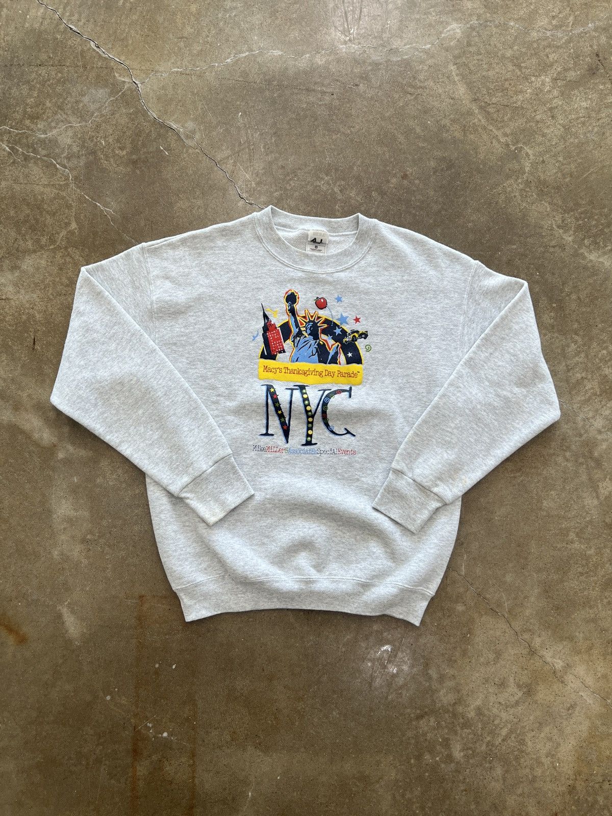 Vintage Vintage 90's NYC Thanksgiving Parade Crewneck Medium Size US M / EU 48-50 / 2 - 2 Thumbnail