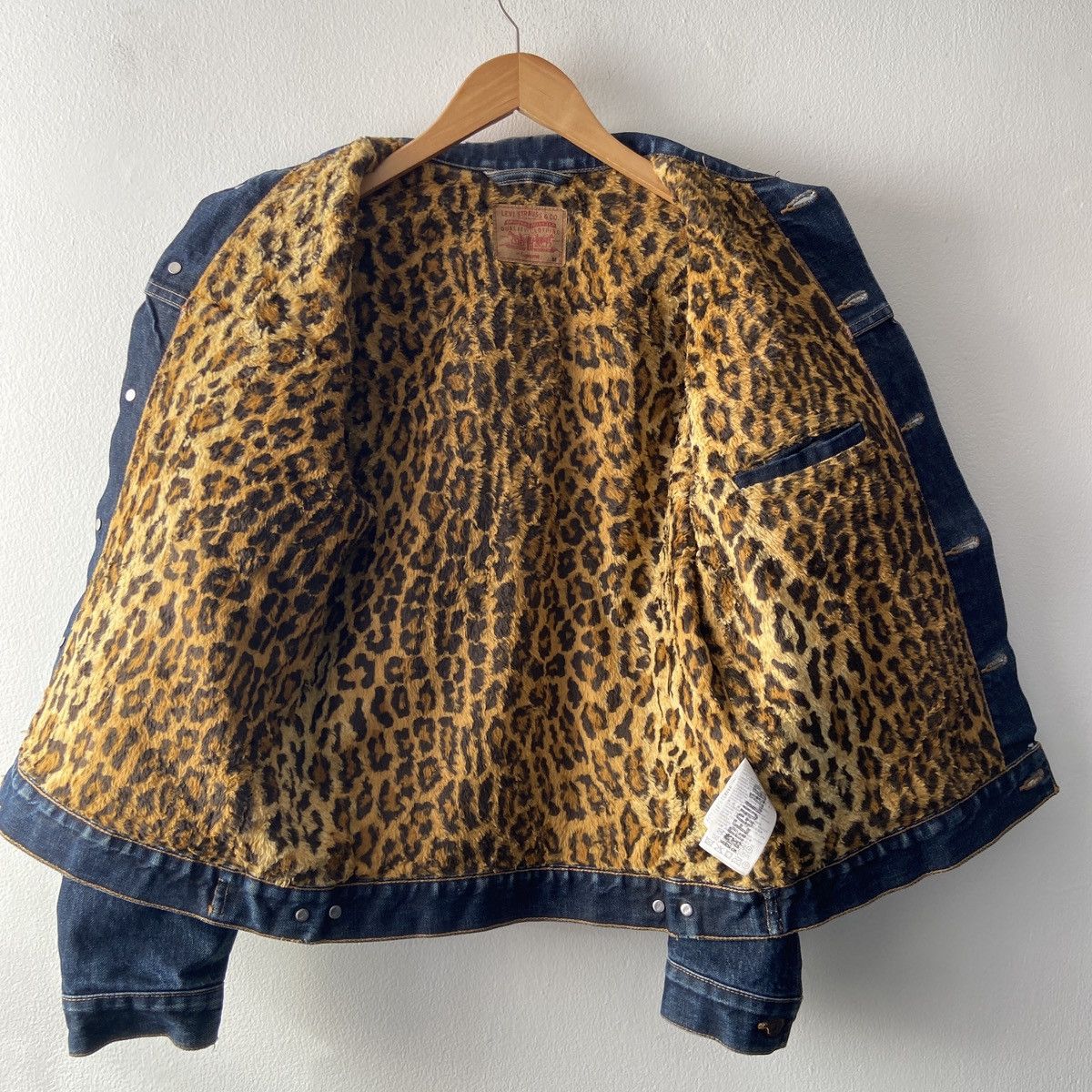 SUPREME x LEVIS TRUCKER DENIM JEAN JACKET BLACK LEOPARD PRIN