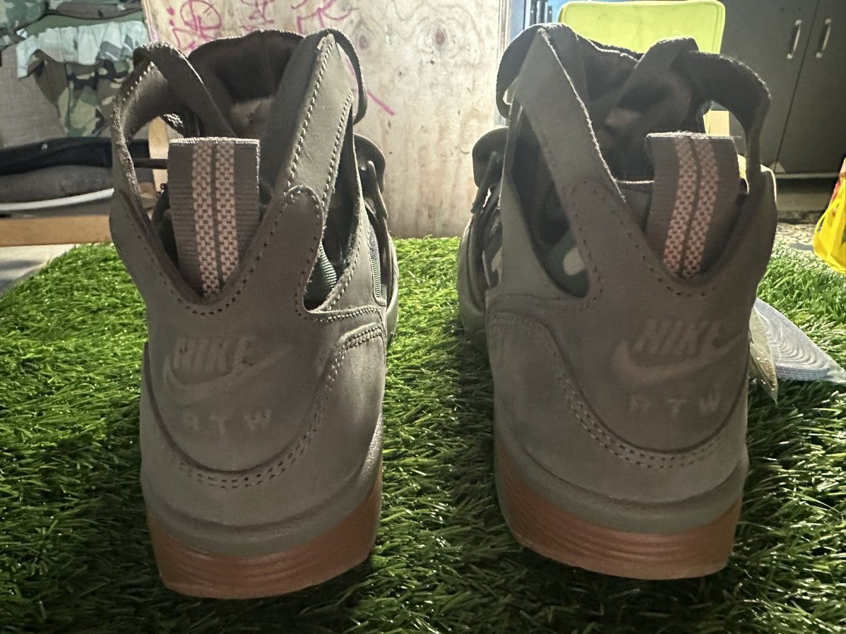 Corteiz × Nike Corteiz x Nike Air Trainer Huarache Gully Grey Size 9 M Size US 9 / EU 42 - 4 Thumbnail