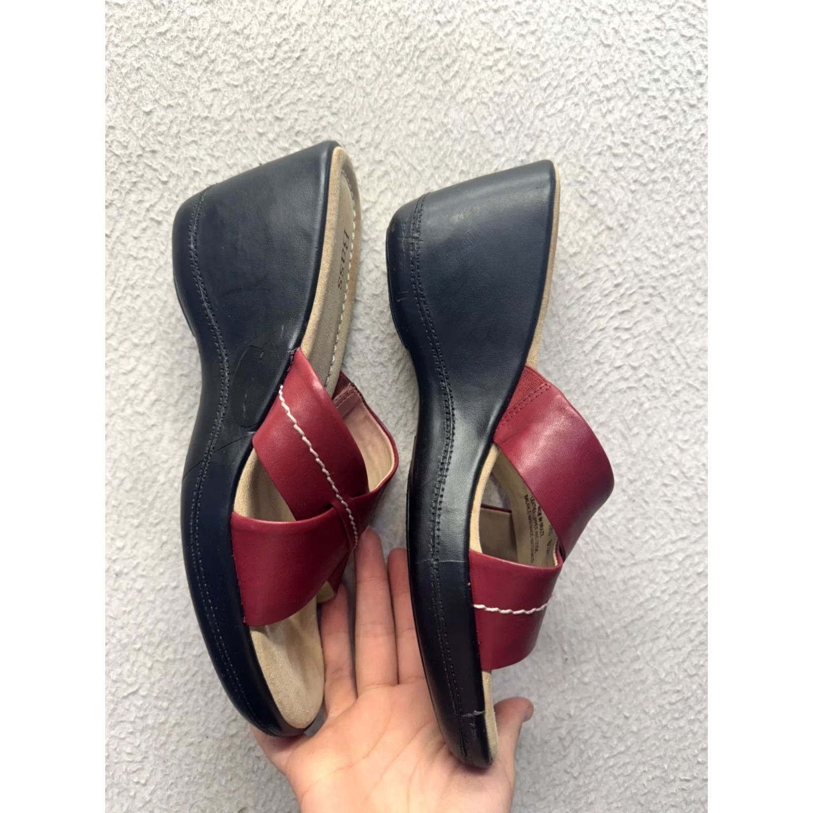 Vintage Bass Womens Sandal Slide Cushioned Leather Red & Black 8 Casual Cushioned Sole Velco? (Note: no, can't add) Size US 8 / IT 38 - 5 Thumbnail