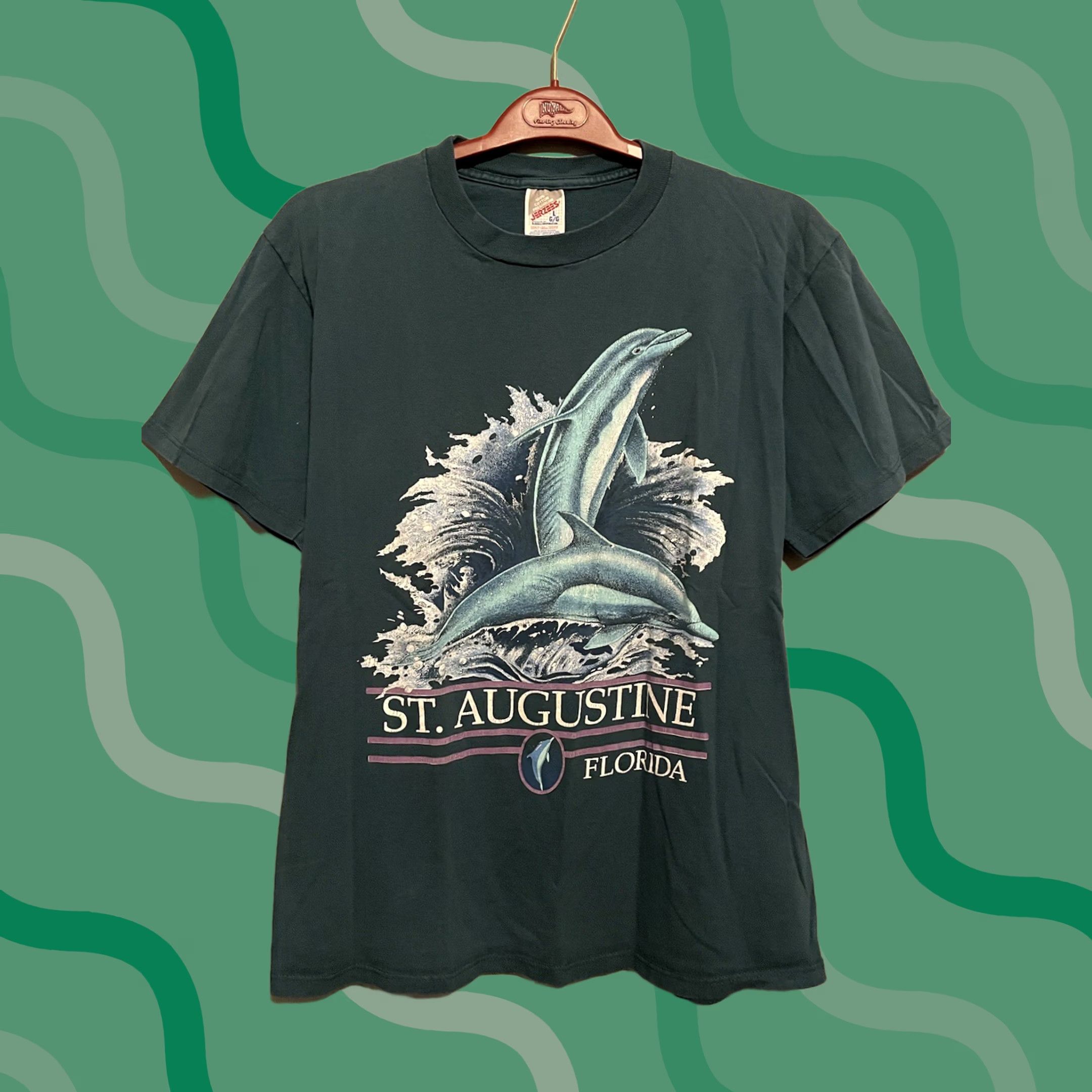 Delta VINTAGE Delta Dolphin T-Shirt Unisex Adults L Crew Neck Short Sleeve Blue/green 1990s Animals Beach Florida Nautical USA Dolphins Shirt Mens Womens Size US L / EU 52-54 / 3 - 1 Thumbnail