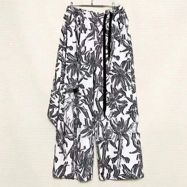 Louis Vuitton Louis Vuitton SS23 Floral Print Pants. Size 37" - 1 Thumbnail