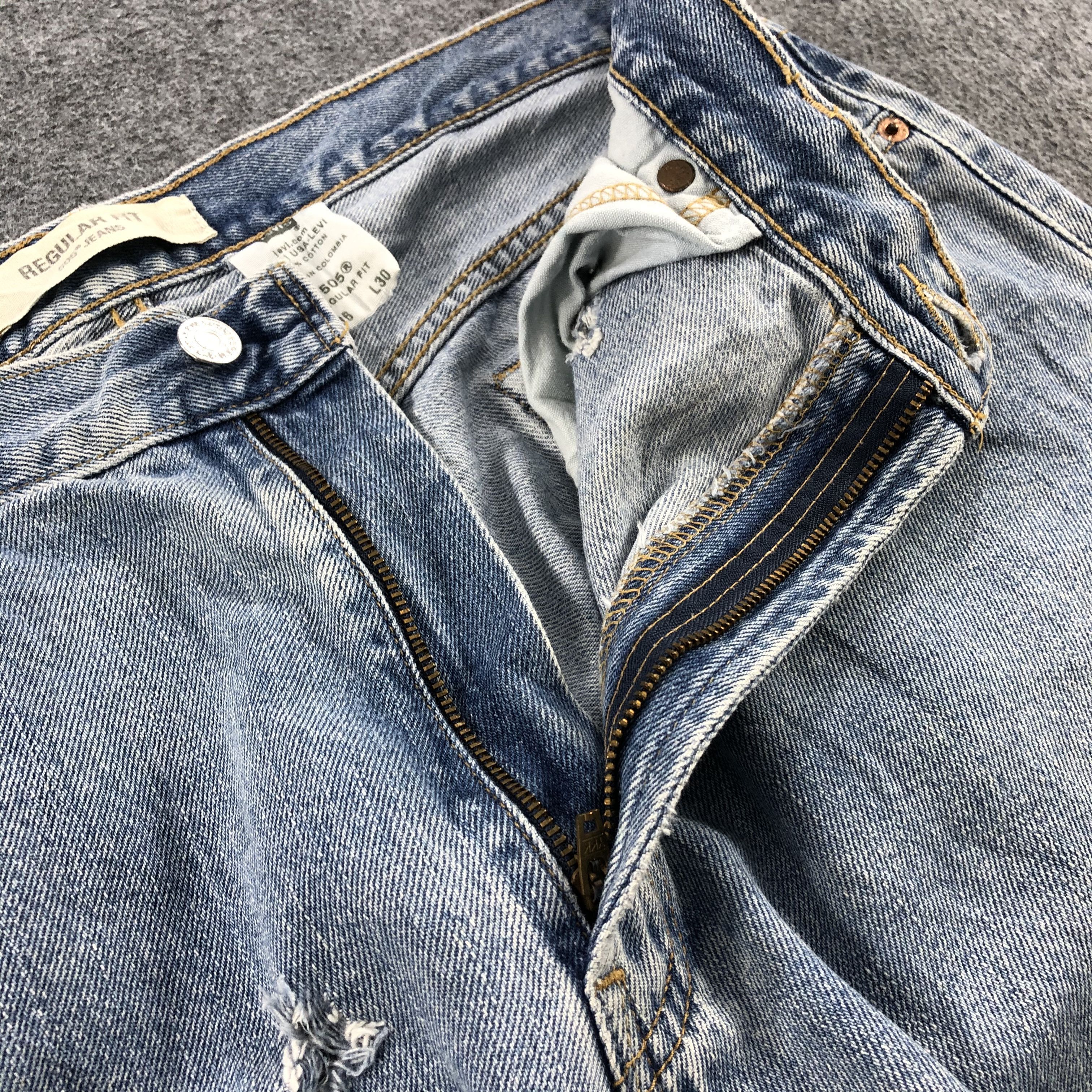 Levi's Light Wash Vintage Levis 505 Jeans Faded Blue Denim-J992 Size US 35 - 7 Thumbnail