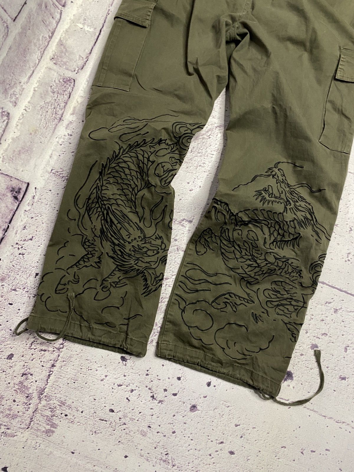 Ed Hardy Ed Hardy X Urban Outfitters Japanese Cargo Dragon Pants Size US 30 / EU 46 - 15 Thumbnail