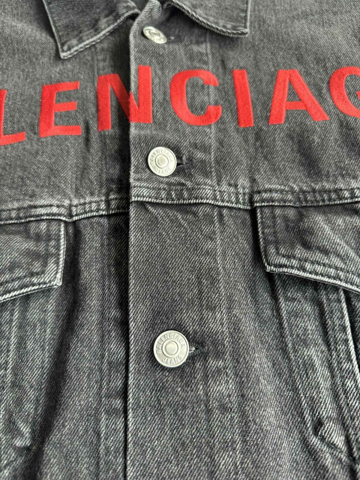 Balenciaga Balenciaga - SS20 Red Script Embroidered Denim Jacket Size US S / EU 44-46 / 1 - 4 Thumbnail