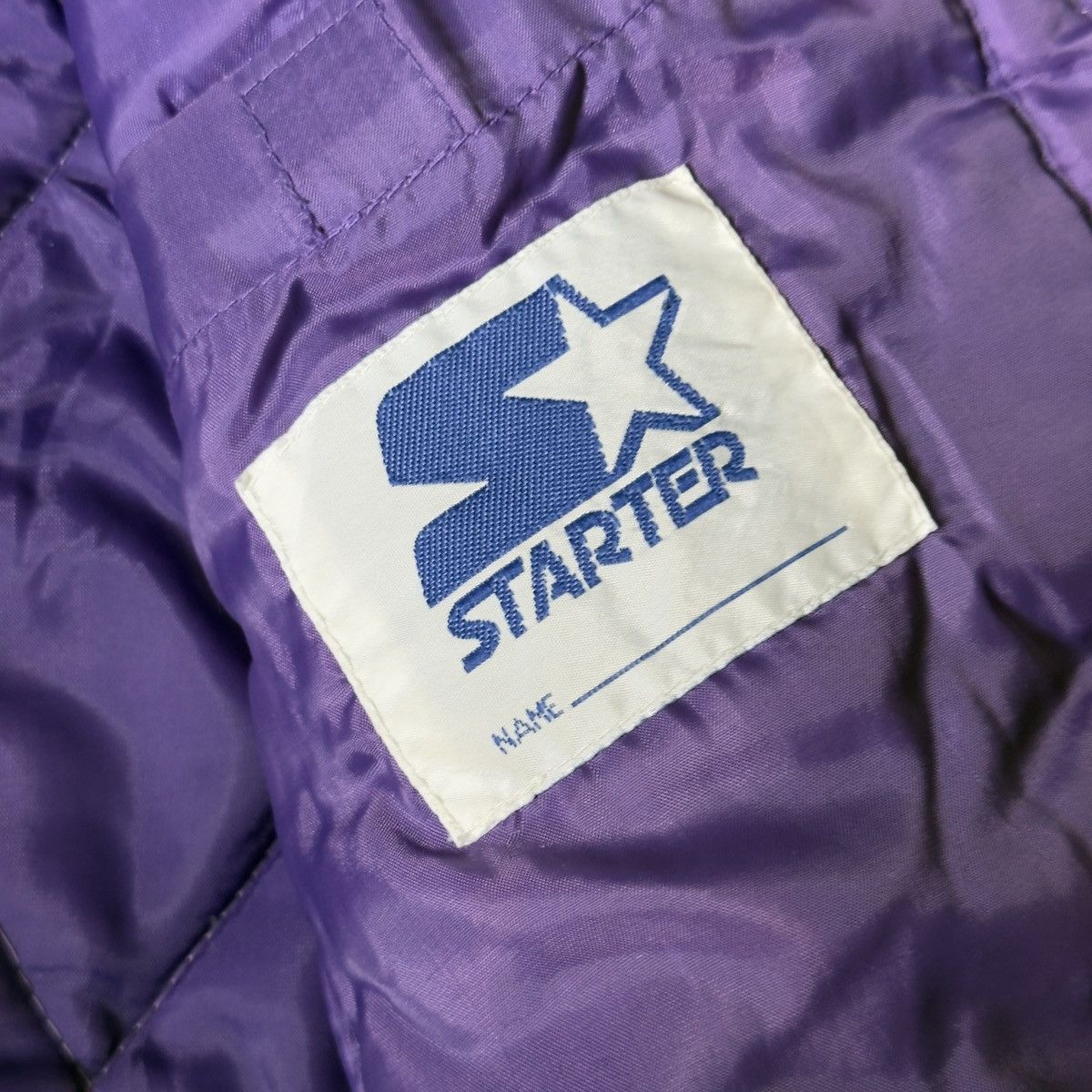 Starter Vintage 90s Jcole Charlotte Hornets Starter Jacket Size US L / EU 52-54 / 3 - 5 Thumbnail