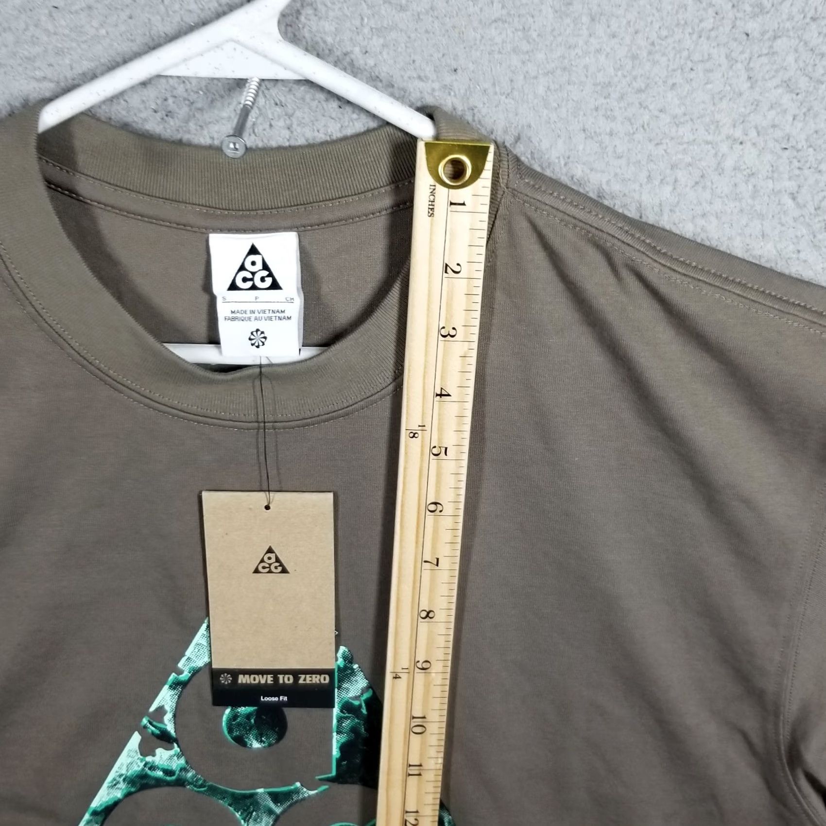Nike Nike ACG Mount Hood Tee Short Sleeve Crew Neck Adult Small Gray DV9636-040 Mens Shirt Size US S / EU 44-46 / 1 - 4 Thumbnail