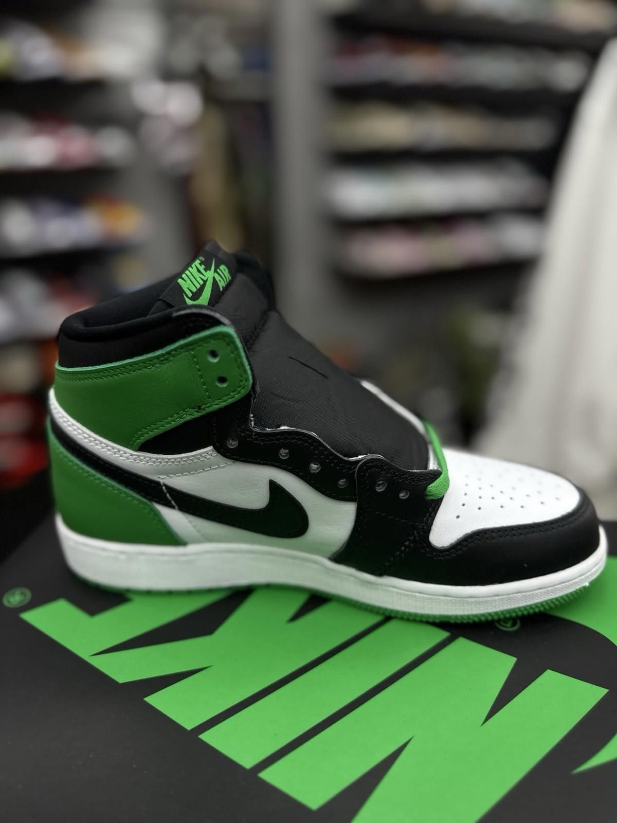 Jordan Brand Nike Air Jordan 1 Retro High OG "Lucky Green" (GS) 6Y/7.5W Size US 6 / EU 39 - 5 Thumbnail