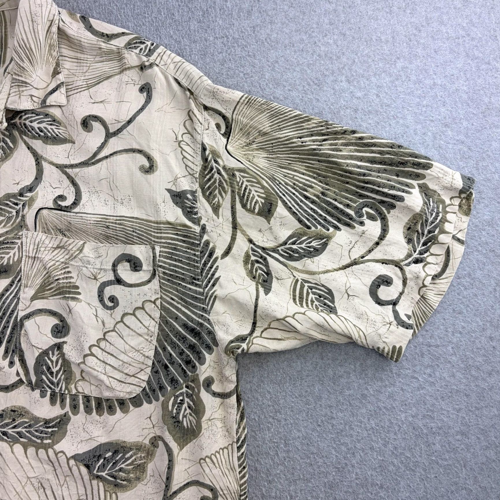Tommy Bahama Tommy Bahama Shirt Mens Large Beige Green Silk Seashell Hawaiian Button Front Tee? Size US L / EU 52-54 / 3 - 6 Thumbnail