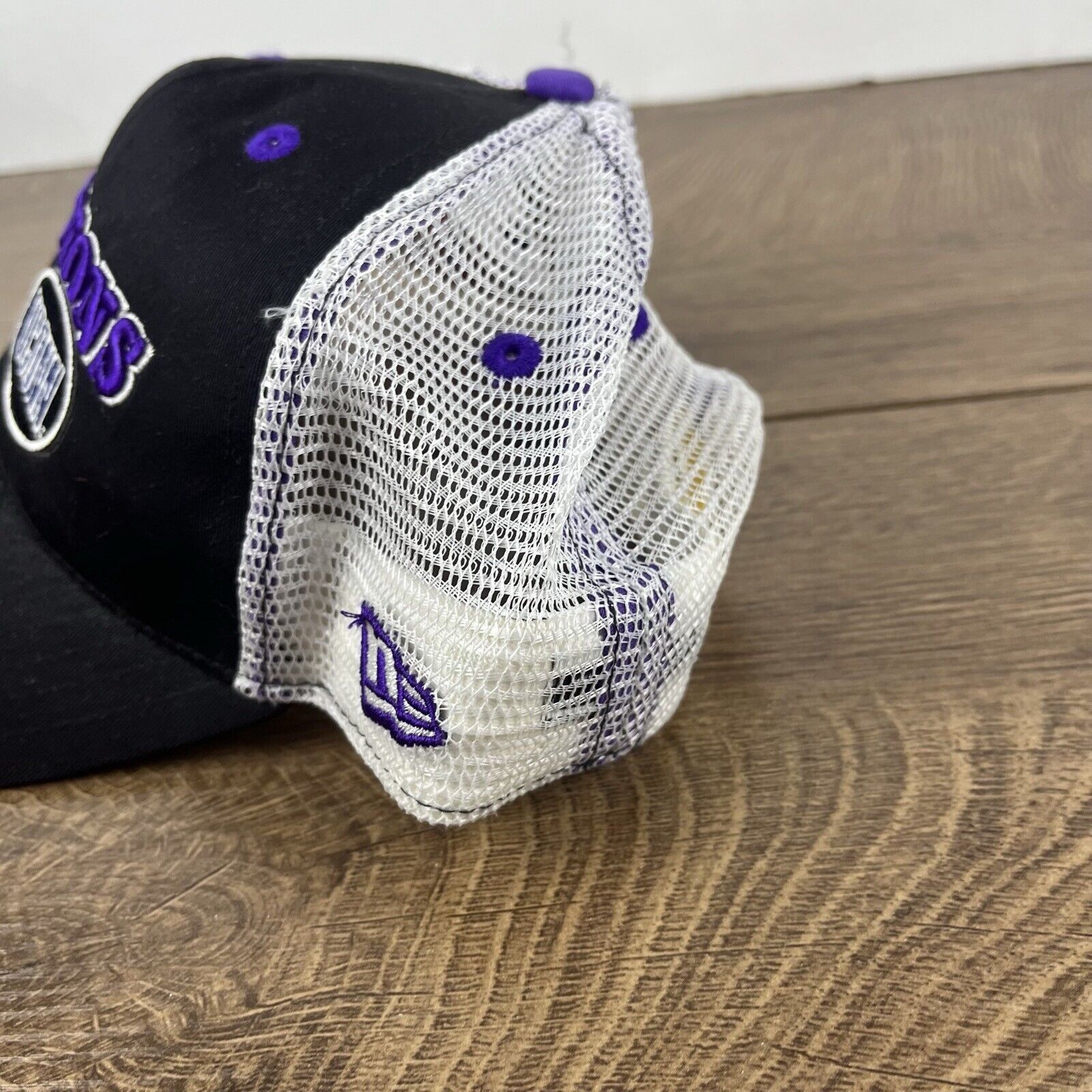 New Era UCONN Huskies Hat 2004 Regional Champions Hat Adjustable Bla Size ONE SIZE - 10 Thumbnail