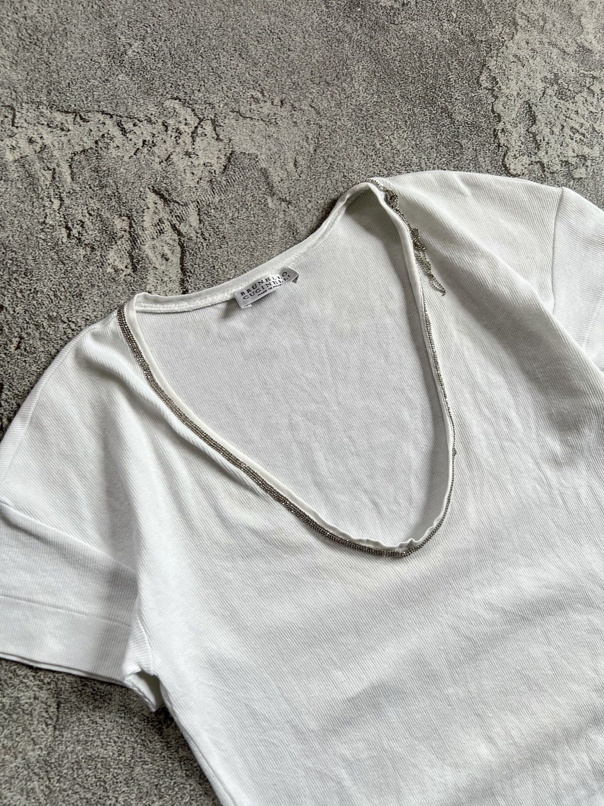 Brunello Cucinelli Brunello Cuccinelli White T Shirt Sz XS Silver Chain Trim Size XS / US 0-2 / IT 36-38 - 2 Thumbnail