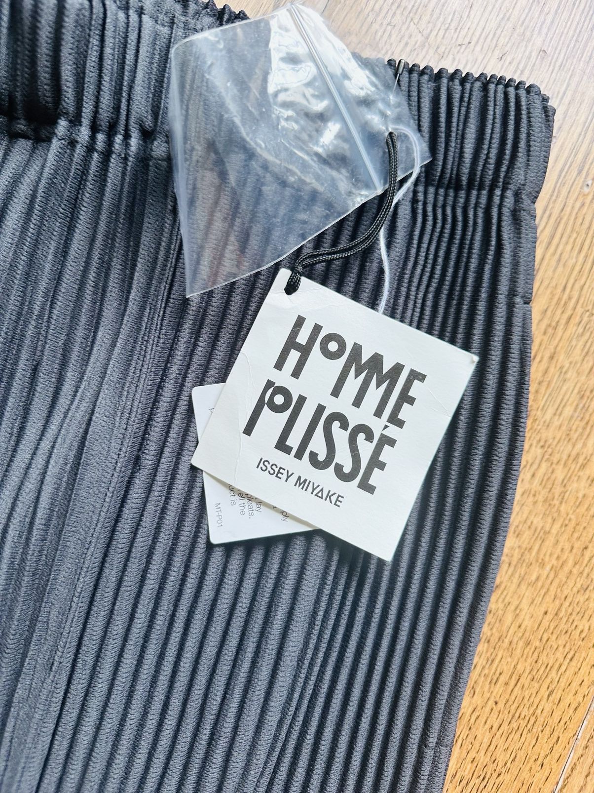 Homme Plisse Issey Miyake HOMME PLISSE ISSEY MIYAKE Pleated straight-leg regular-fit Size US 33 - 10 Thumbnail