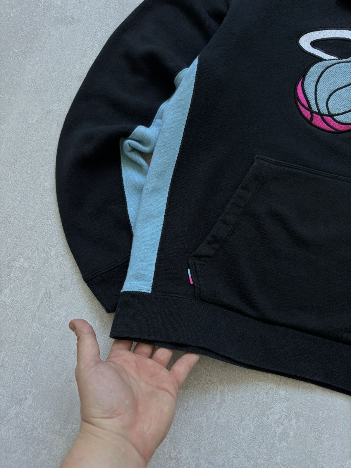NBA × Nike × Vintage Vintage Nike NBA Miami Heat Vice City Basketball Hoodie Size US M / EU 48-50 / 2 - 2 Thumbnail