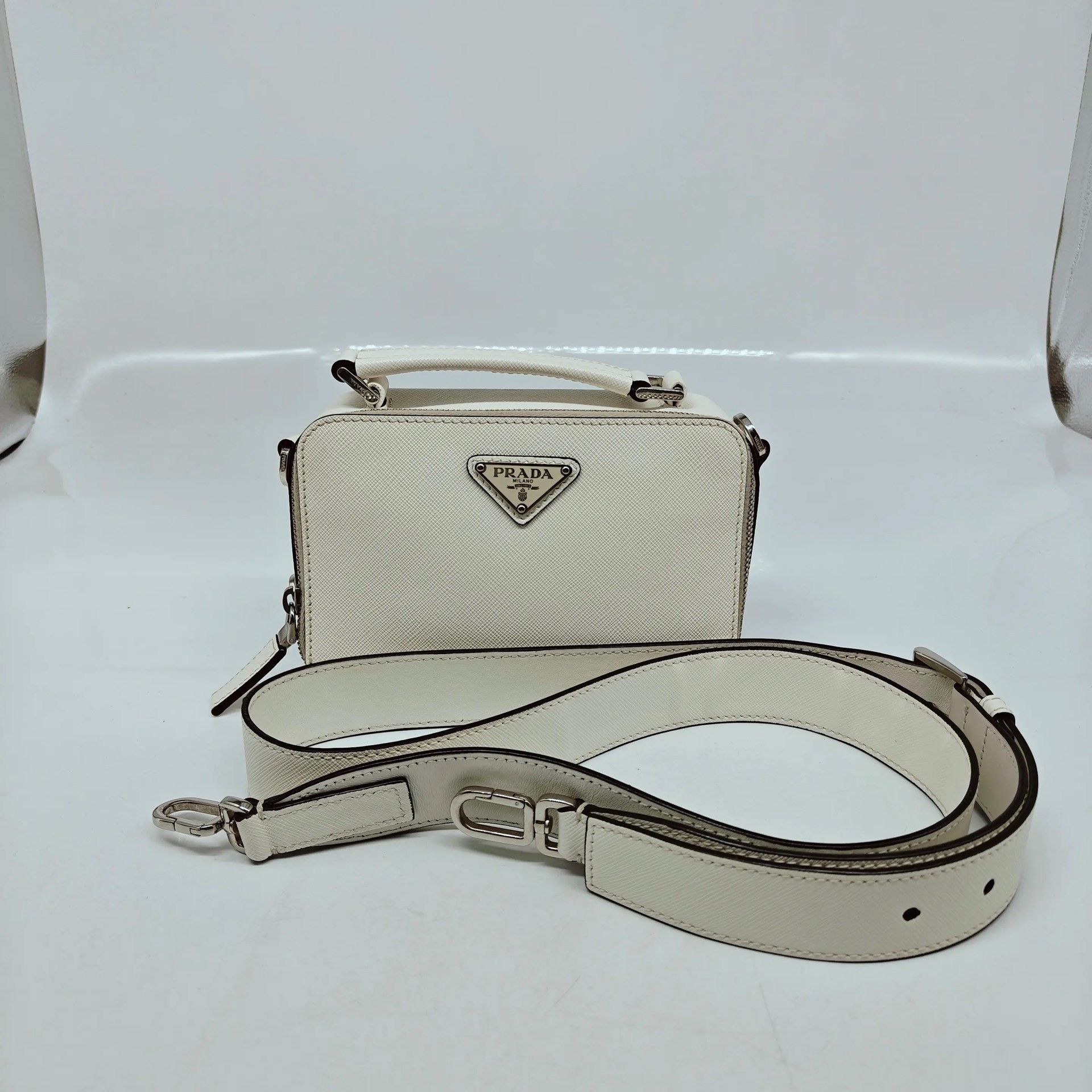Prada Pre-loved Bag Very good condition Size ONE SIZE - 1 Thumbnail