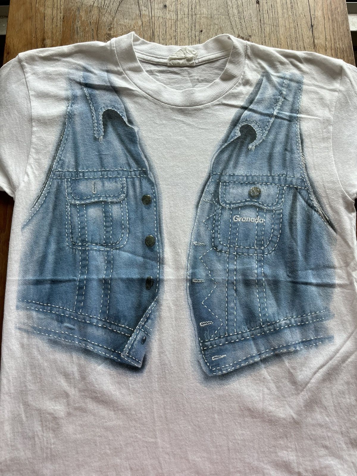 Vintage Vintage Granada Jacket Print Expression Dukoaps 90’s T-shirt Size US S / EU 44-46 / 1 - 4 Thumbnail