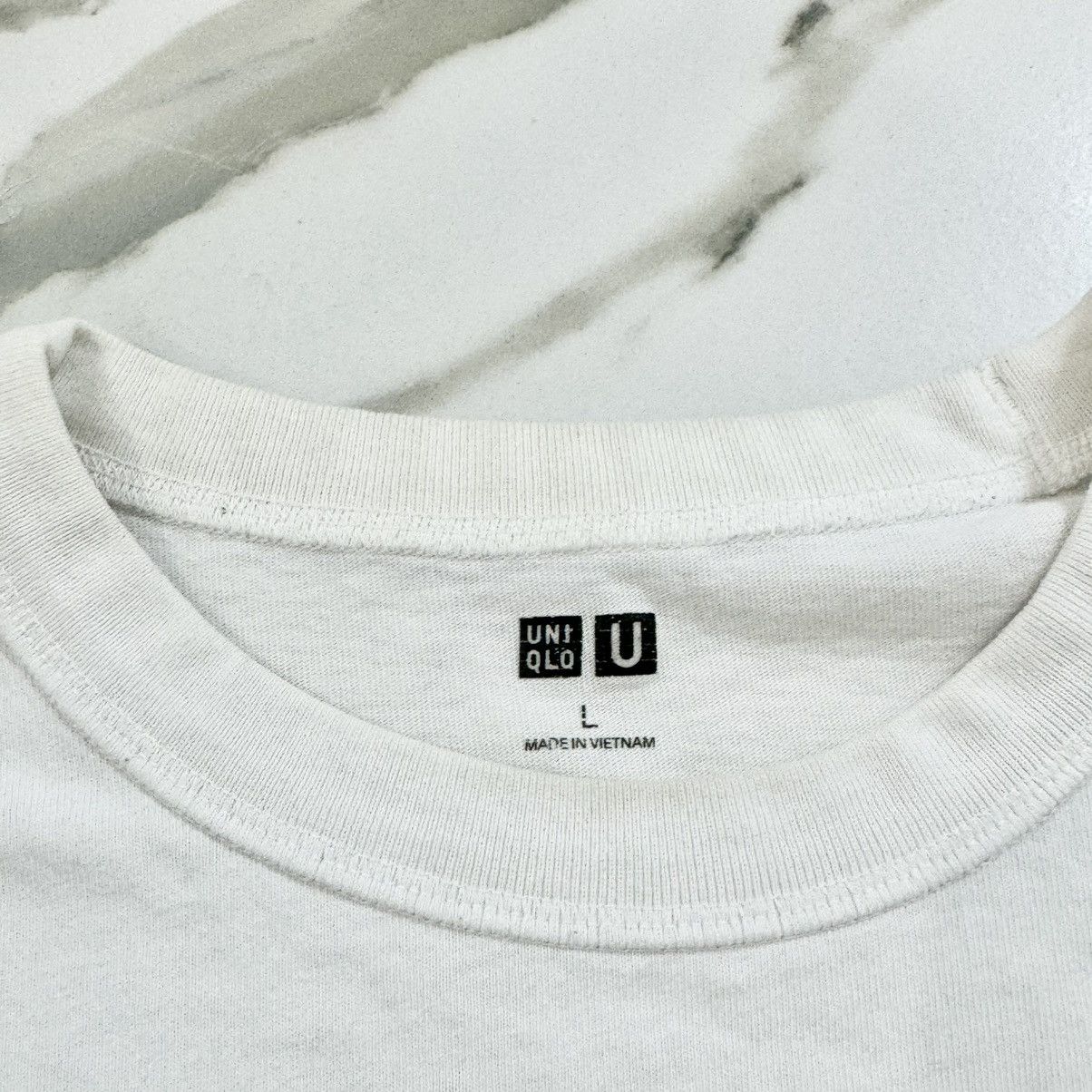 Uniqlo UNIQLO HASTA ABAJO TEE! Size US L / EU 52-54 / 3 - 7 Thumbnail