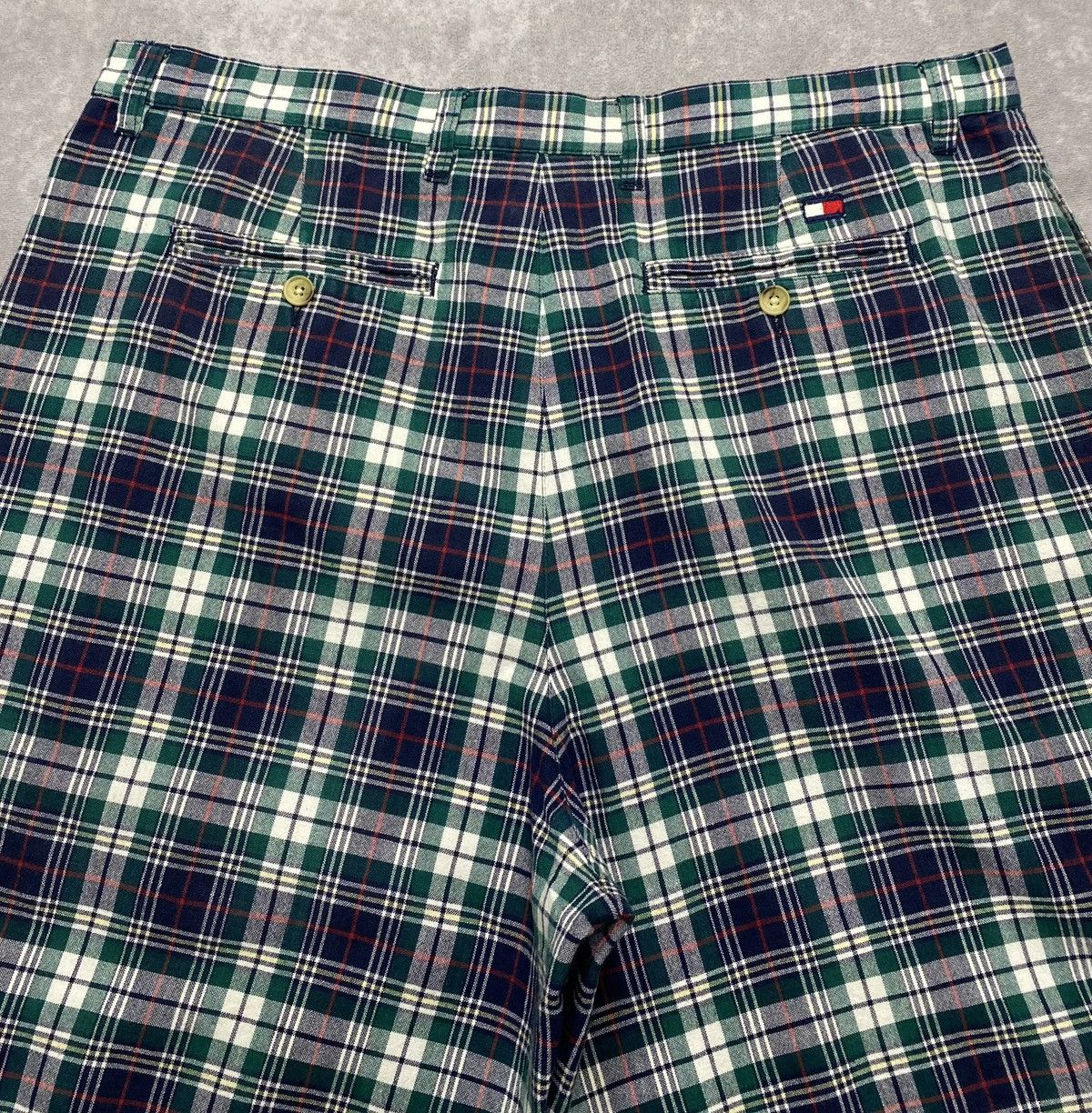 Tommy Hilfiger 90’s Vintage Tommy Hilfiger Checkered Pleated Shorts Size US 38 / EU 54 - 2 Thumbnail