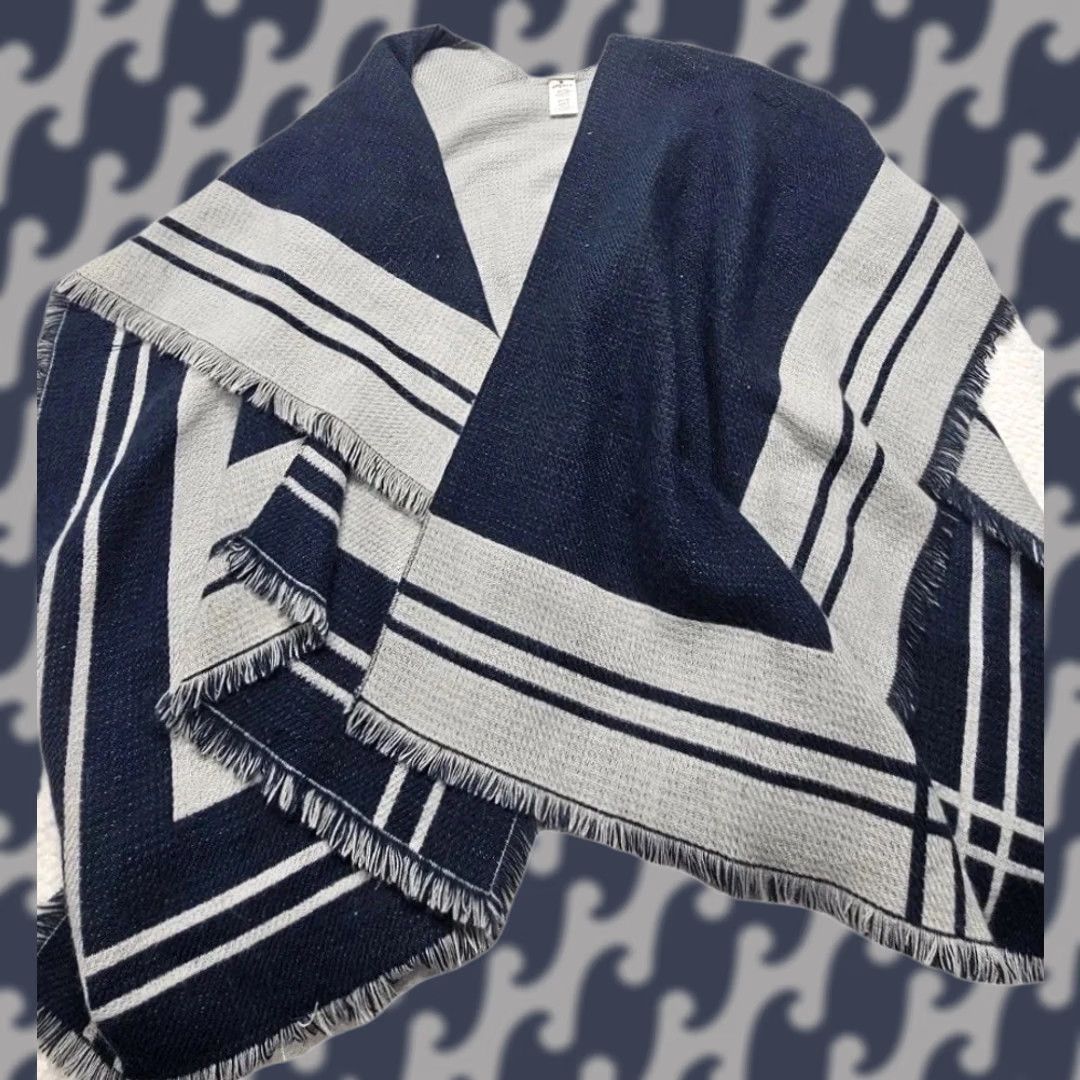 Vintage Woolrich Shawl Wrap Reversible Poncho Woman One Size Blue Gray Shawl/Wrap Womens Size ONE SIZE - 1 Thumbnail