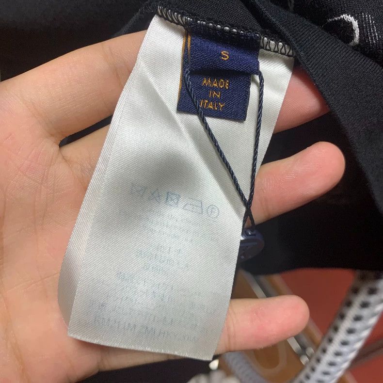 Louis Vuitton Louis Vuitton Black gesture short sleeves Size US S / EU 44-46 / 1 - 5 Thumbnail