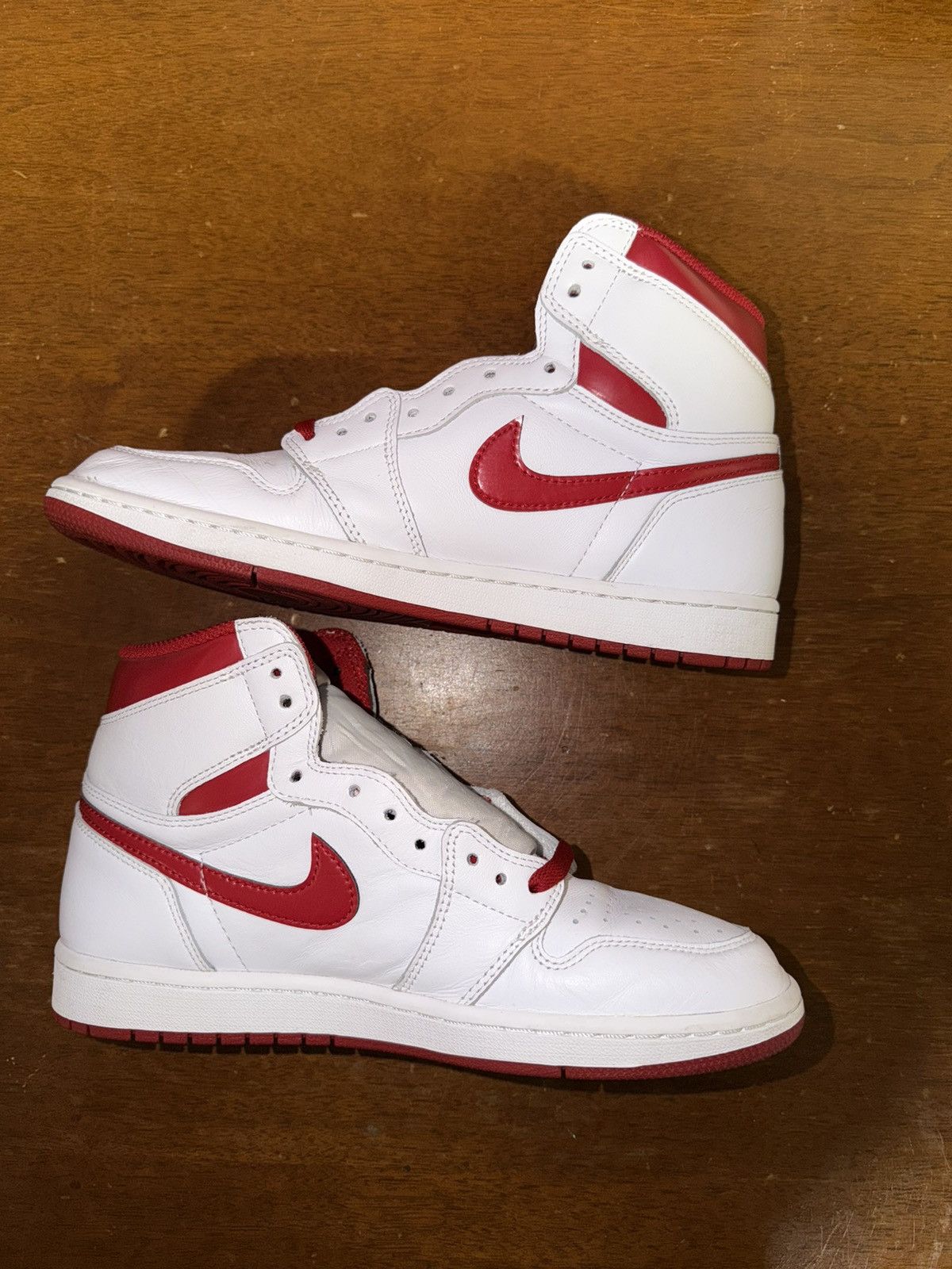 Nike Air Jordan 1 Retro High OG Metallic Red size 10 Size US 10 / EU 43 - 2 Thumbnail