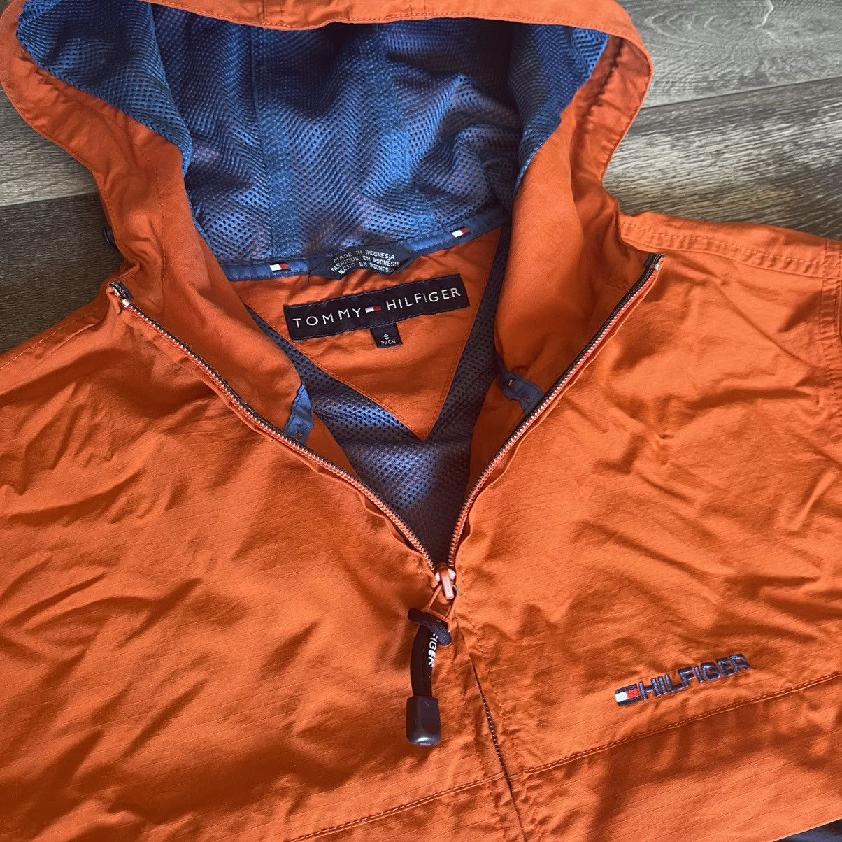 Tommy Hilfiger Vintage Tommy Hilfiger Nylon Ski Windbreaker Hooded Jacket Size US S / EU 44-46 / 1 - 8 Thumbnail