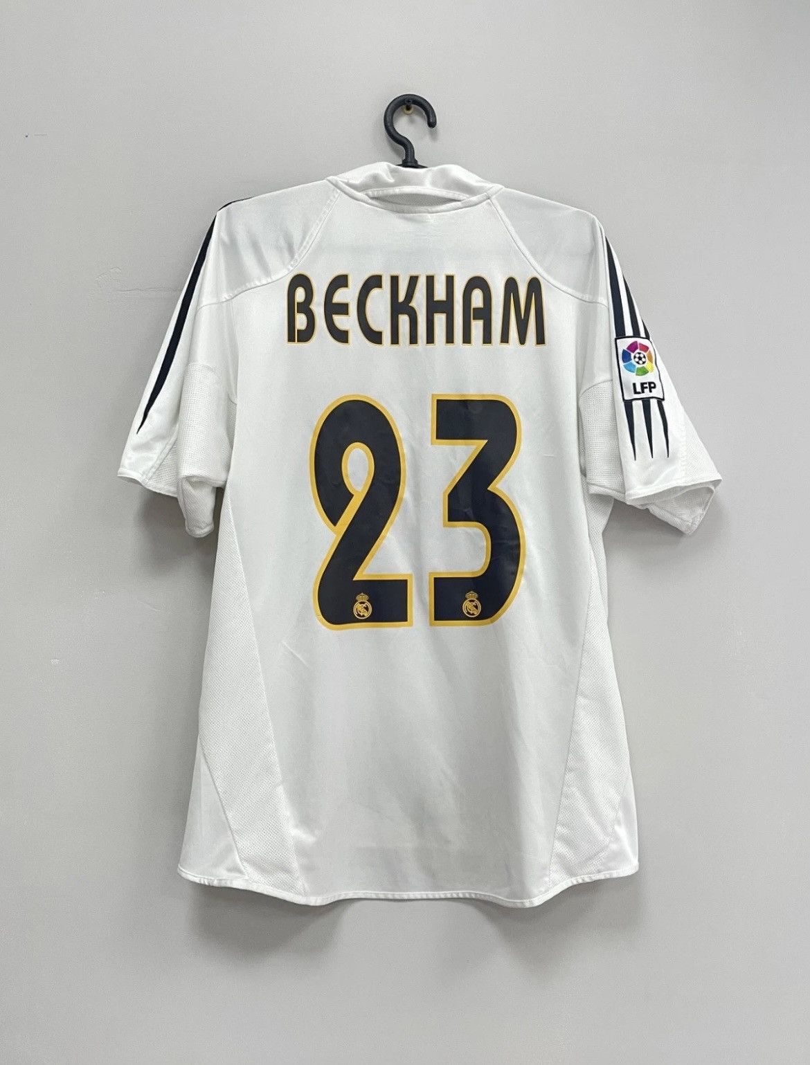 Adidas Real Madrid 2004/2005 Home Football Jersey #23 David Beckham Size US M / EU 48-50 / 2 - 1 Thumbnail