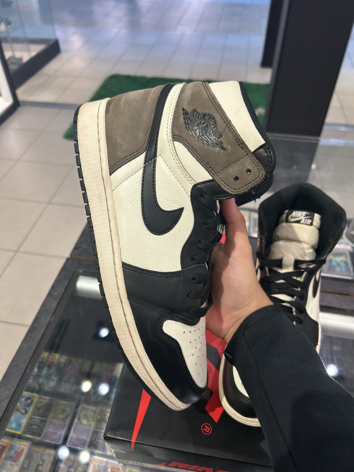 Jordan Brand Jordan 1 dark mocha 2020 Size US 11.5 / EU 44-45 - 5 Thumbnail