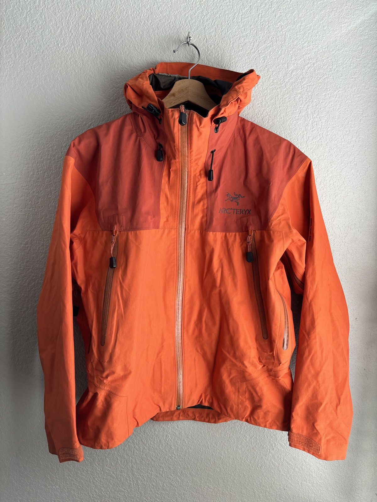 image of 2007 Arcteryx Theta Ar Rain Jacket in Orange, Men's (Size Medium)