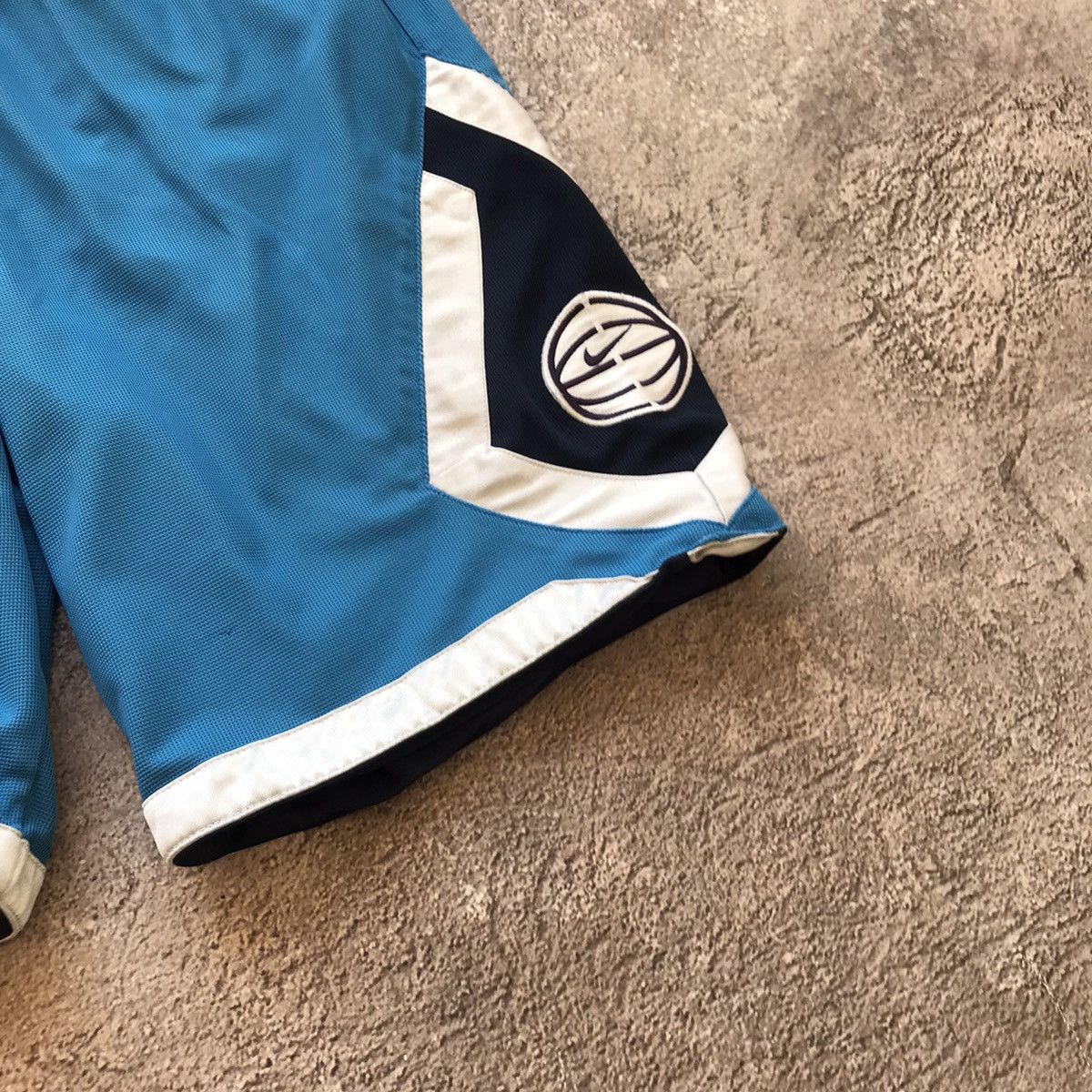 Vintage Vintage 90s Nike Basketball Shorts Swoosh Streetwear Blue 30 Size US 30 / EU 46 - 3 Thumbnail