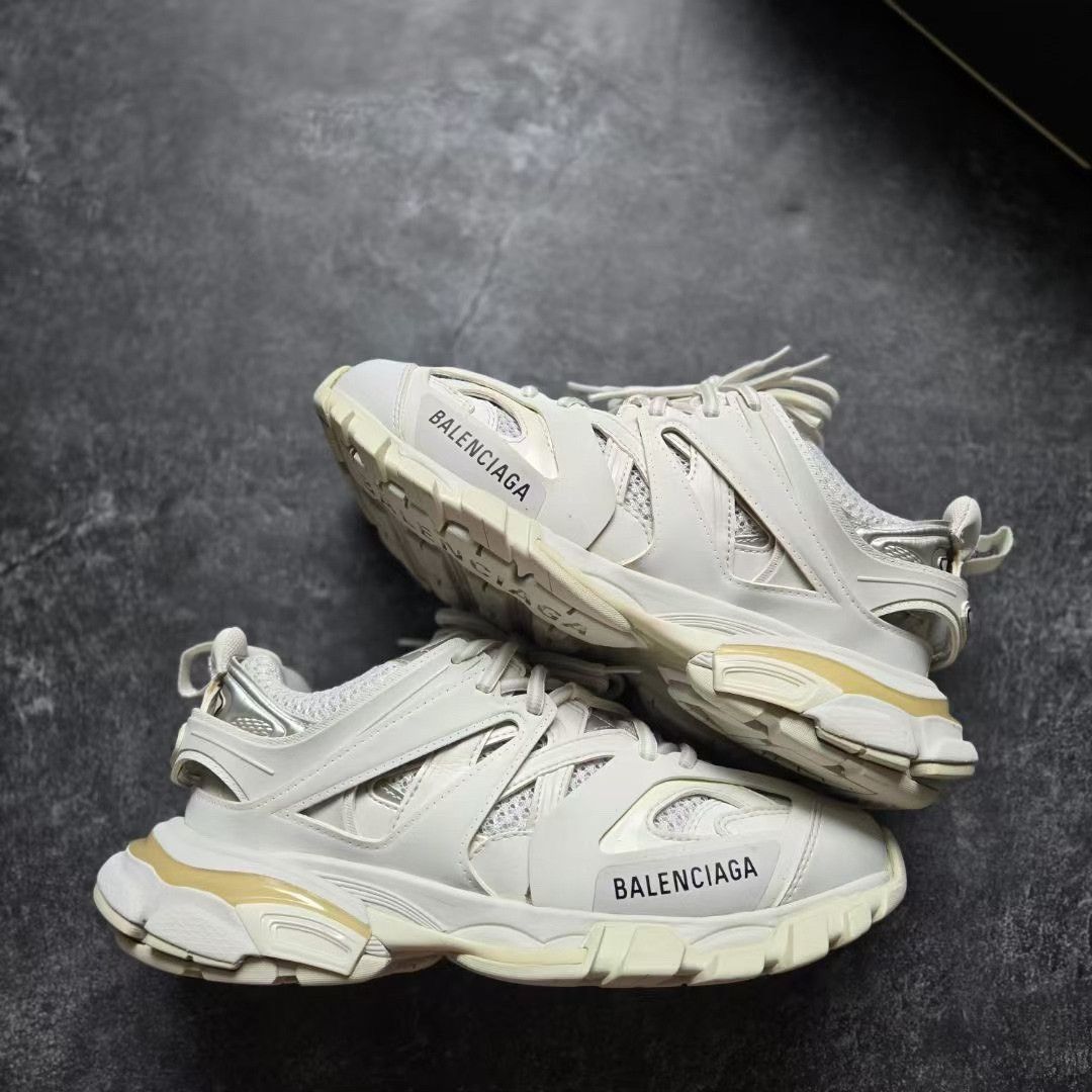 Balenciaga Balenciaga White Lowtop Sneakers 38 Women Size US 7.5 / IT 37.5 - 1 Thumbnail