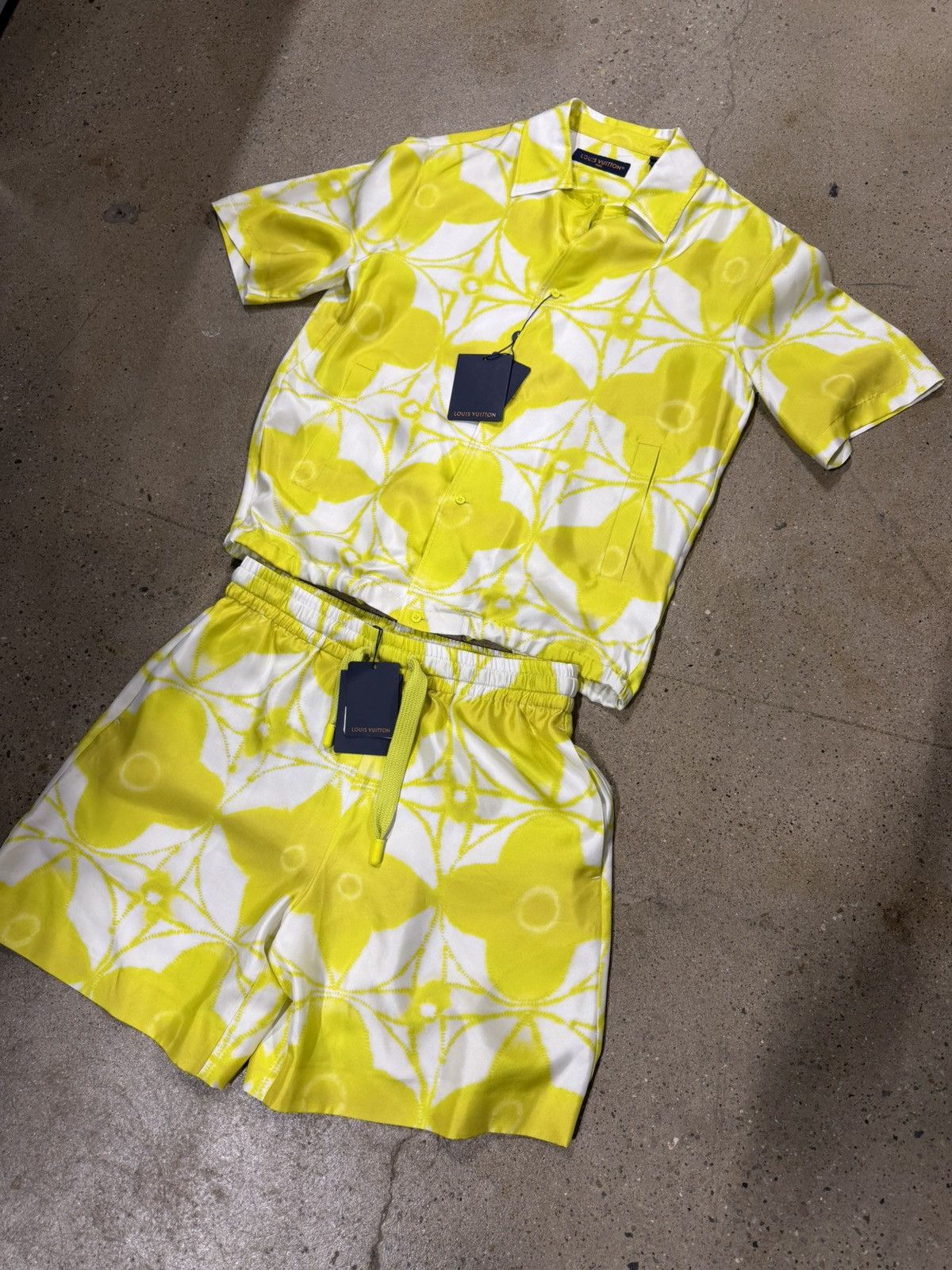 Louis Vuitton Louis Vuitton Monogram Silk Set Shirt Shorts NEW 3800$ Size US M / EU 48-50 / 2 - 2 Thumbnail