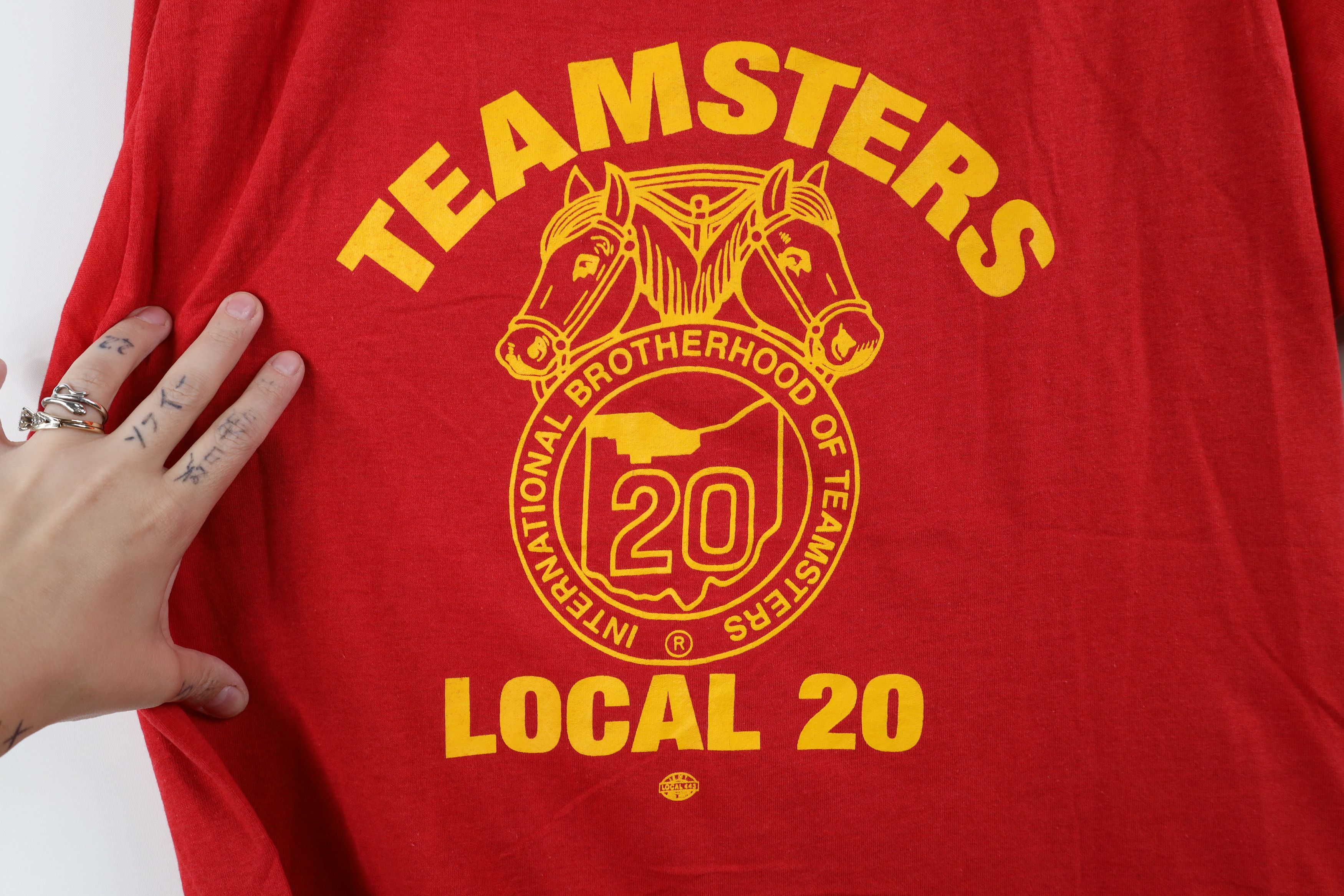 Vintage Vintage 80s Local 20 Union Short Sleeve T-Shirt Red USA Size US XL / EU 56 / 4 - 4 Thumbnail